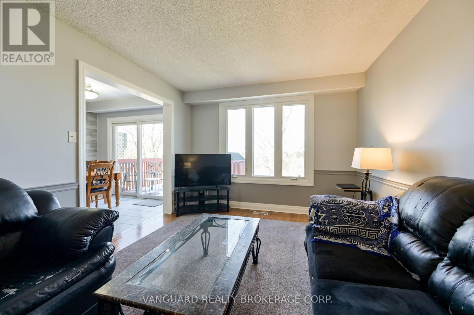 376 Britannia Avenue N, Bradford West Gwillimbury (Bradford), Ontario  L3Z 1A7 - Photo 12 - N12971276