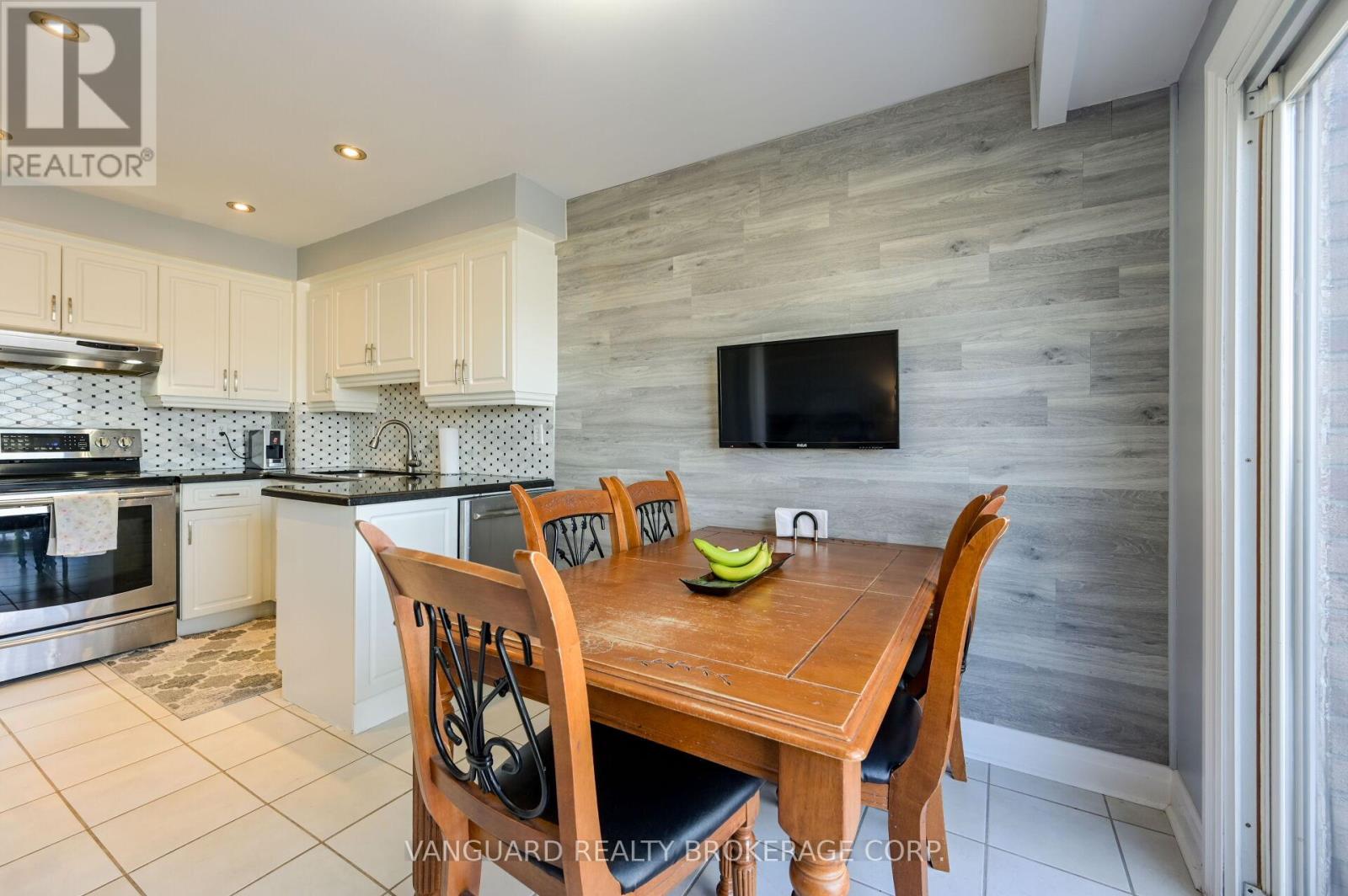 376 Britannia Avenue N, Bradford West Gwillimbury (Bradford), Ontario  L3Z 1A7 - Photo 15 - N12971276