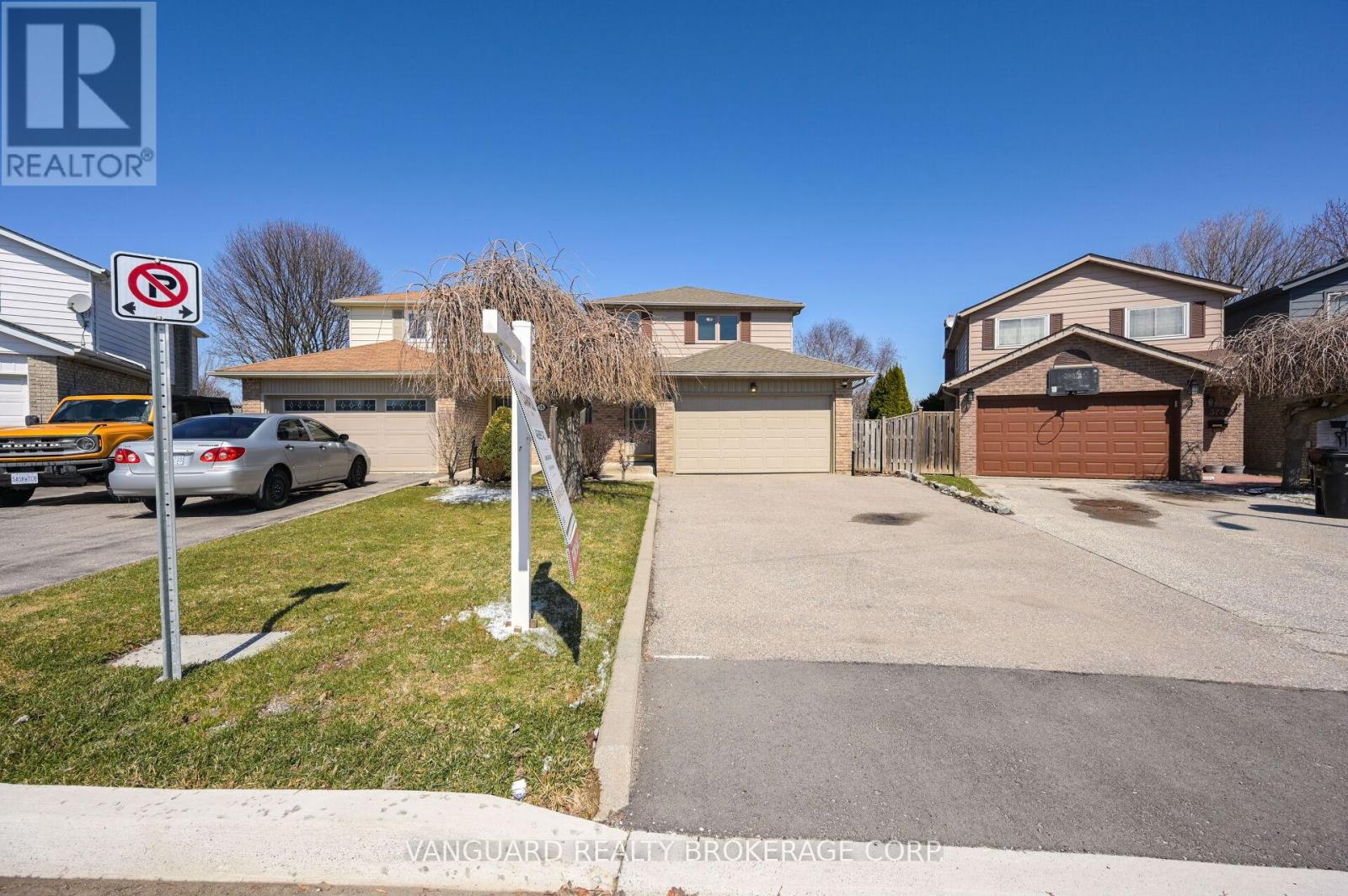 376 Britannia Avenue N, Bradford West Gwillimbury (Bradford), Ontario  L3Z 1A7 - Photo 2 - N12971276