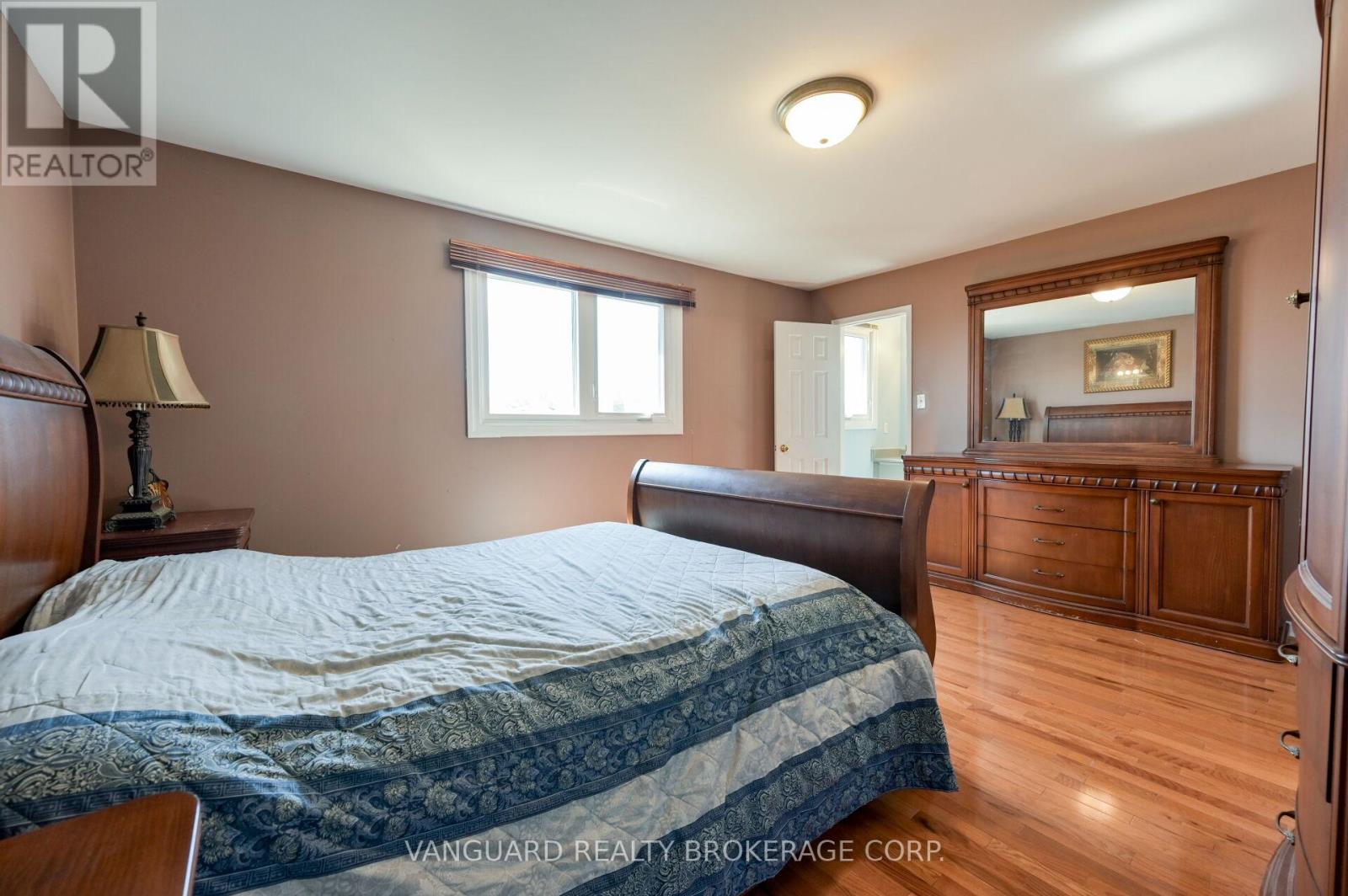 376 Britannia Avenue N, Bradford West Gwillimbury (Bradford), Ontario  L3Z 1A7 - Photo 23 - N12971276