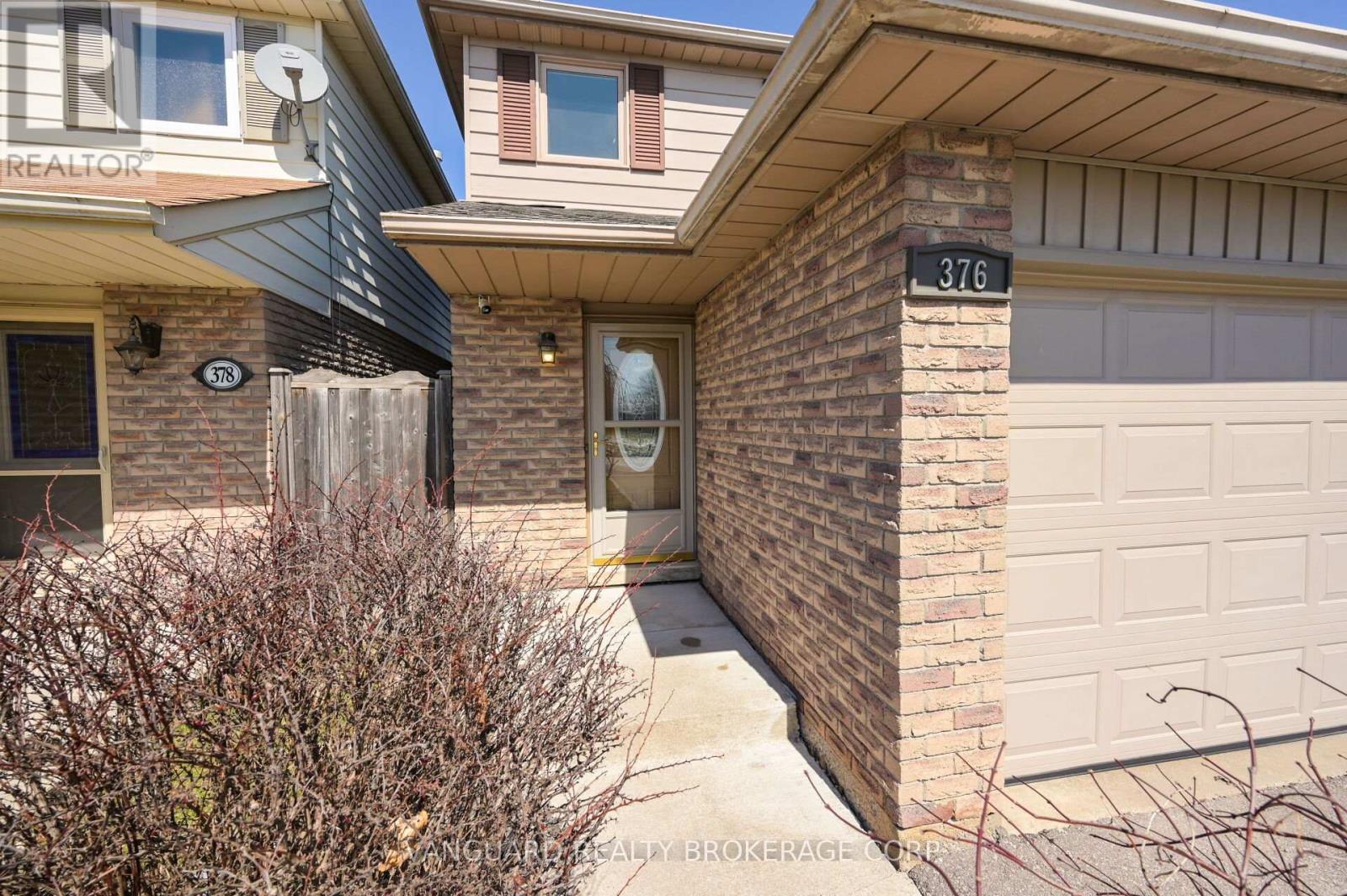 376 Britannia Avenue N, Bradford West Gwillimbury (Bradford), Ontario  L3Z 1A7 - Photo 3 - N12971276