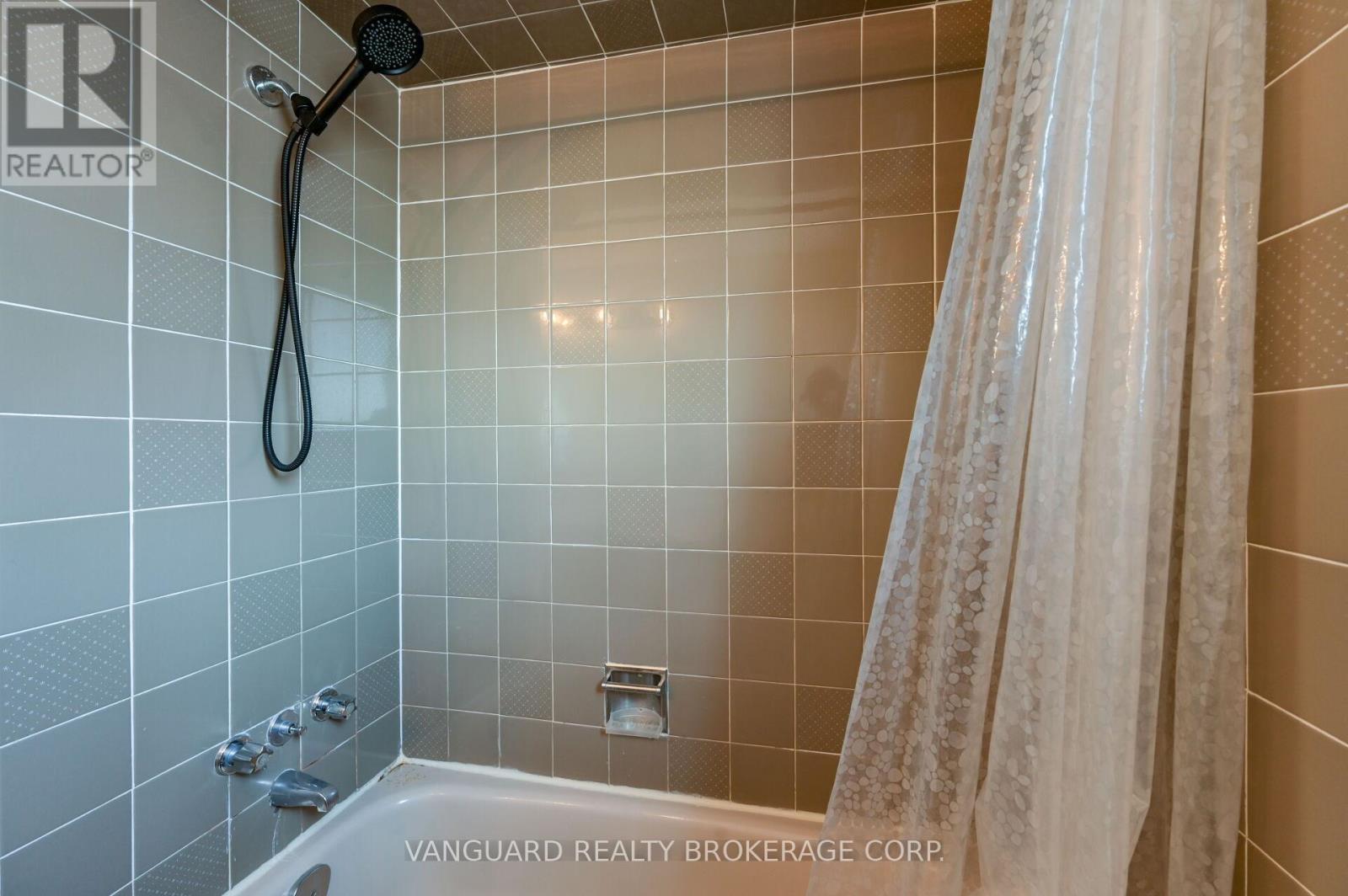 376 Britannia Avenue N, Bradford West Gwillimbury (Bradford), Ontario  L3Z 1A7 - Photo 34 - N12971276