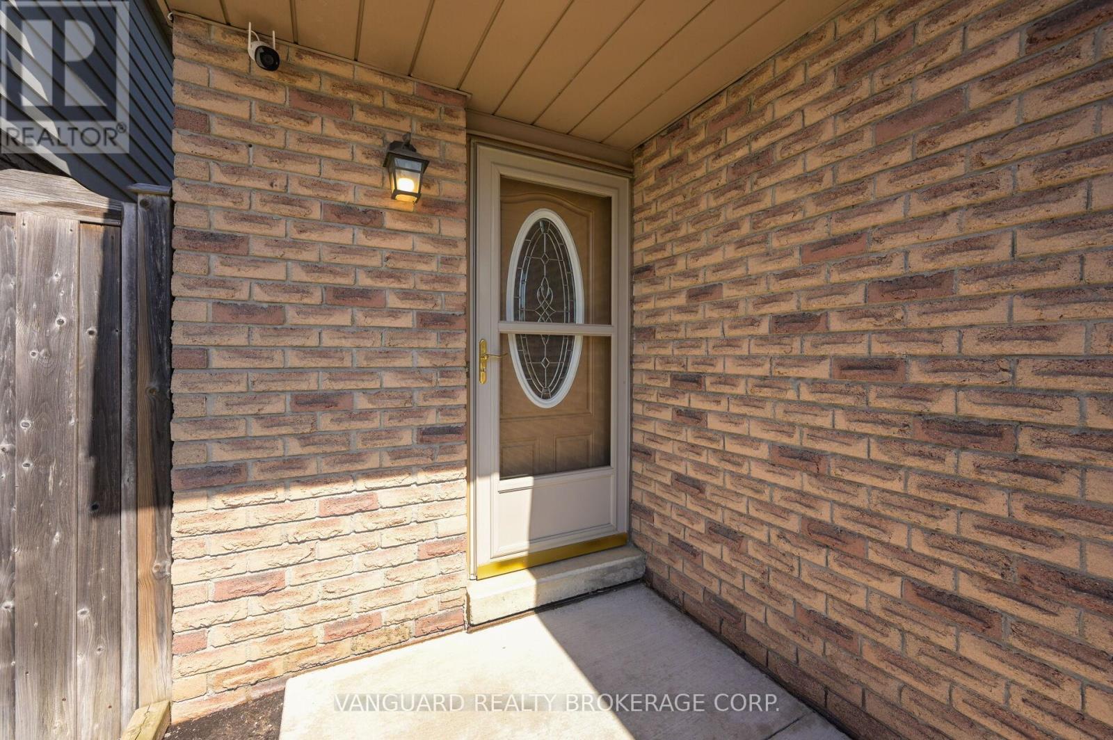 376 Britannia Avenue N, Bradford West Gwillimbury (Bradford), Ontario  L3Z 1A7 - Photo 4 - N12971276