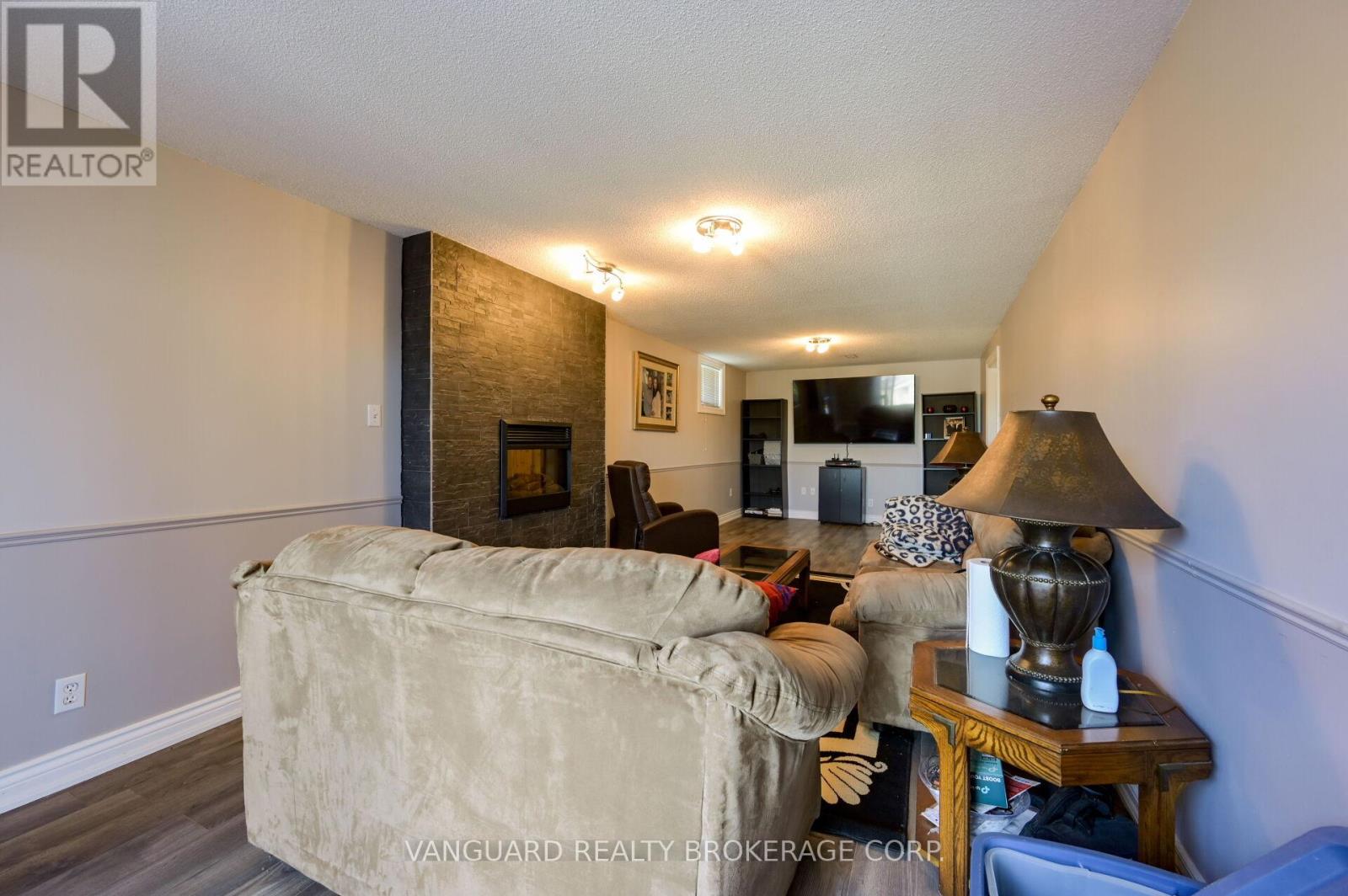 376 Britannia Avenue N, Bradford West Gwillimbury (Bradford), Ontario  L3Z 1A7 - Photo 43 - N12971276