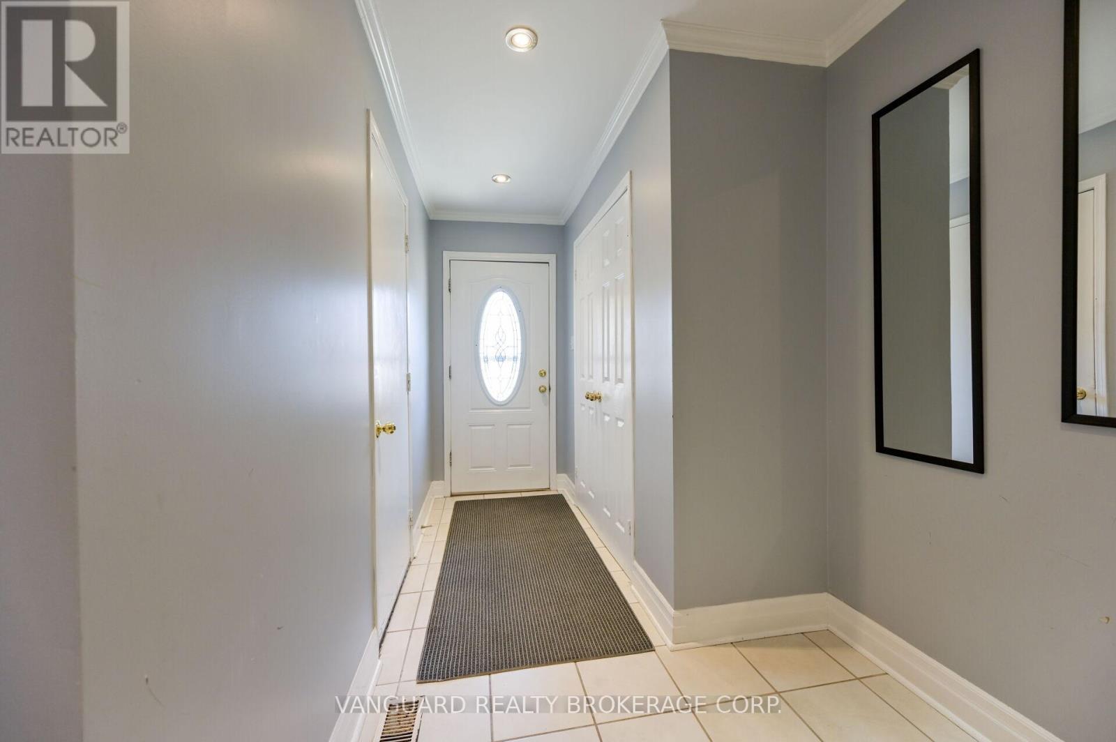 376 Britannia Avenue N, Bradford West Gwillimbury (Bradford), Ontario  L3Z 1A7 - Photo 5 - N12971276