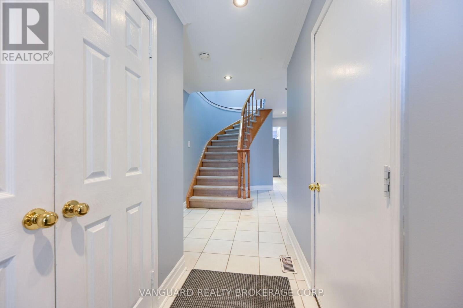 376 Britannia Avenue N, Bradford West Gwillimbury (Bradford), Ontario  L3Z 1A7 - Photo 6 - N12971276