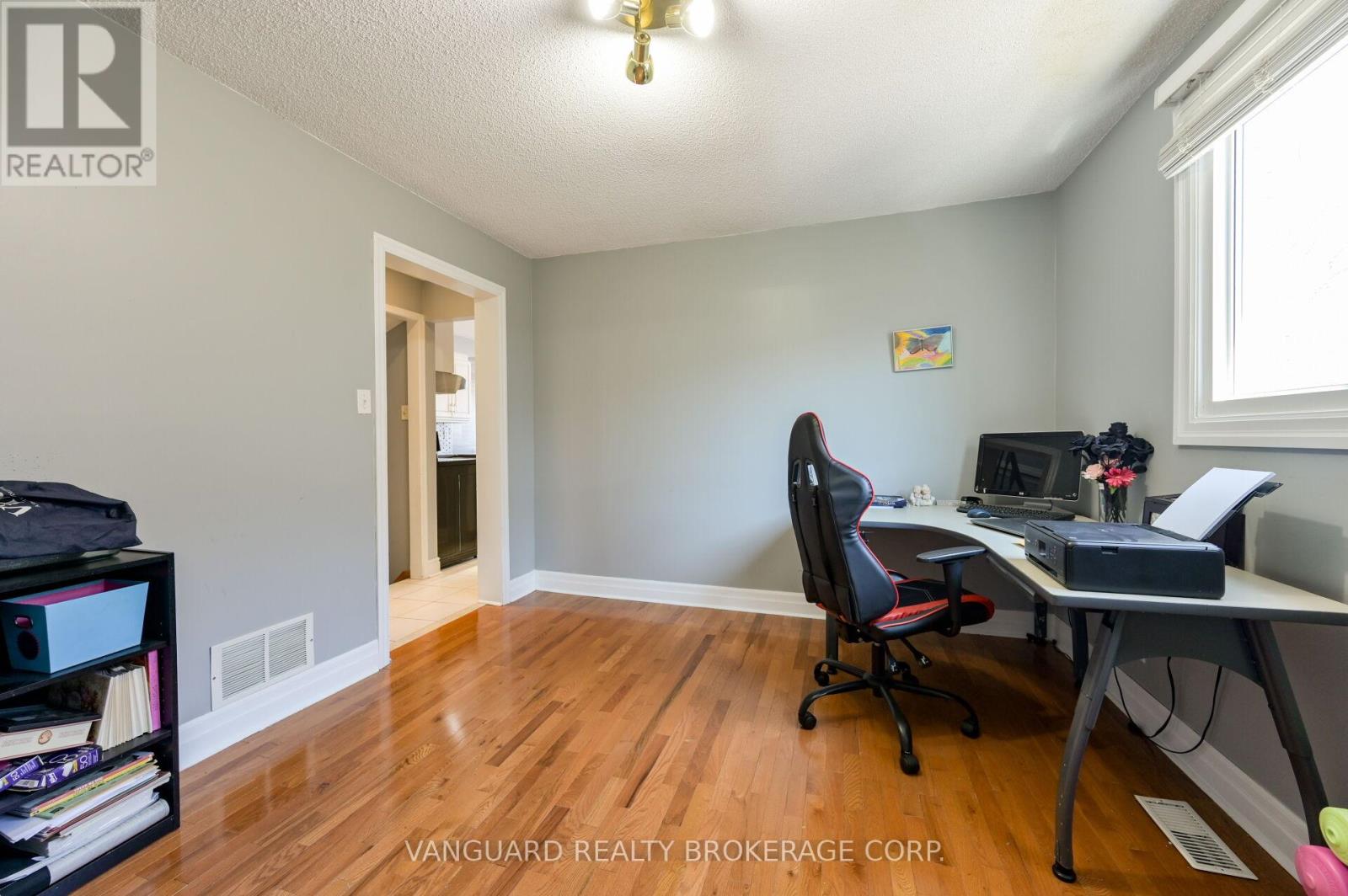 376 Britannia Avenue N, Bradford West Gwillimbury (Bradford), Ontario  L3Z 1A7 - Photo 9 - N12971276