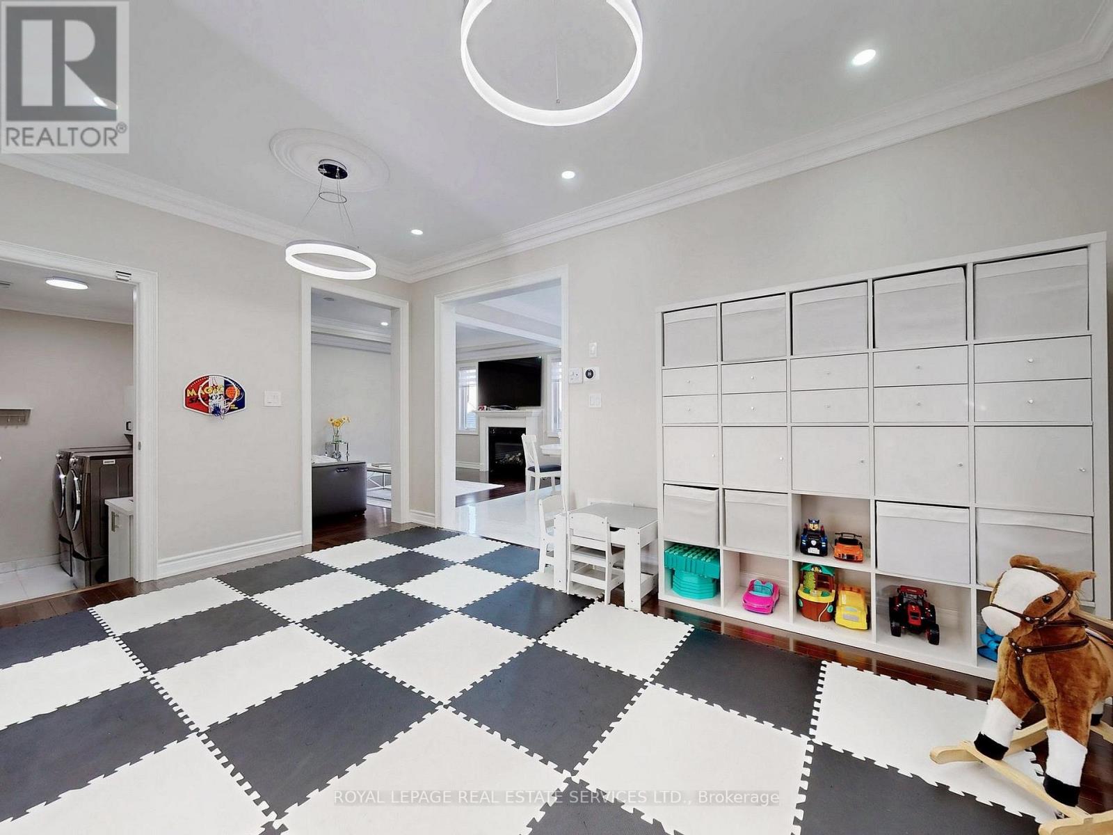 1158 Atkins Drive, Newmarket, Ontario  L3X 0A6 - Photo 13 - N12971298