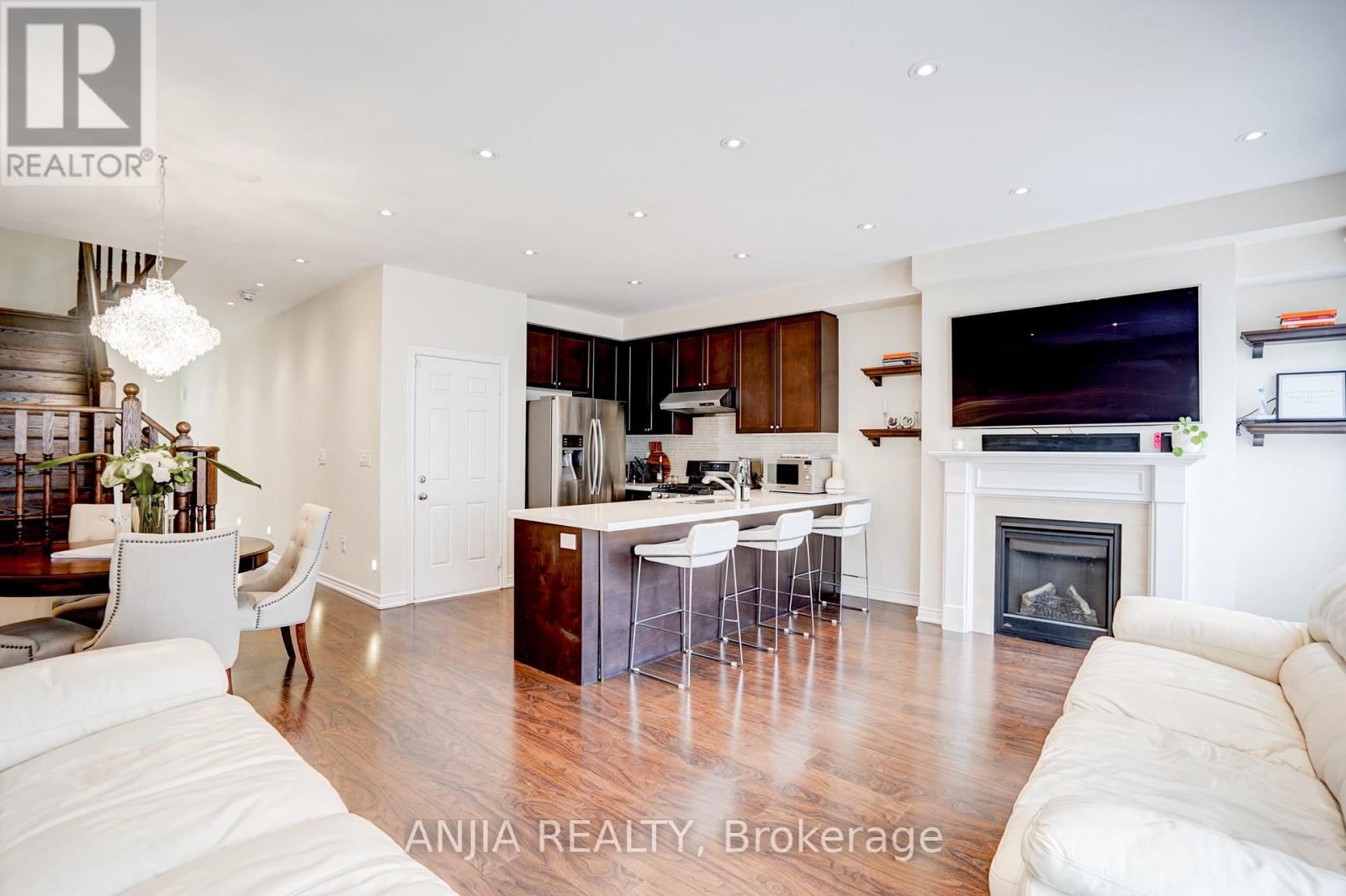 25 Collier Crescent, Markham, Ontario  L6E 0T2 - Photo 11 - N12971382