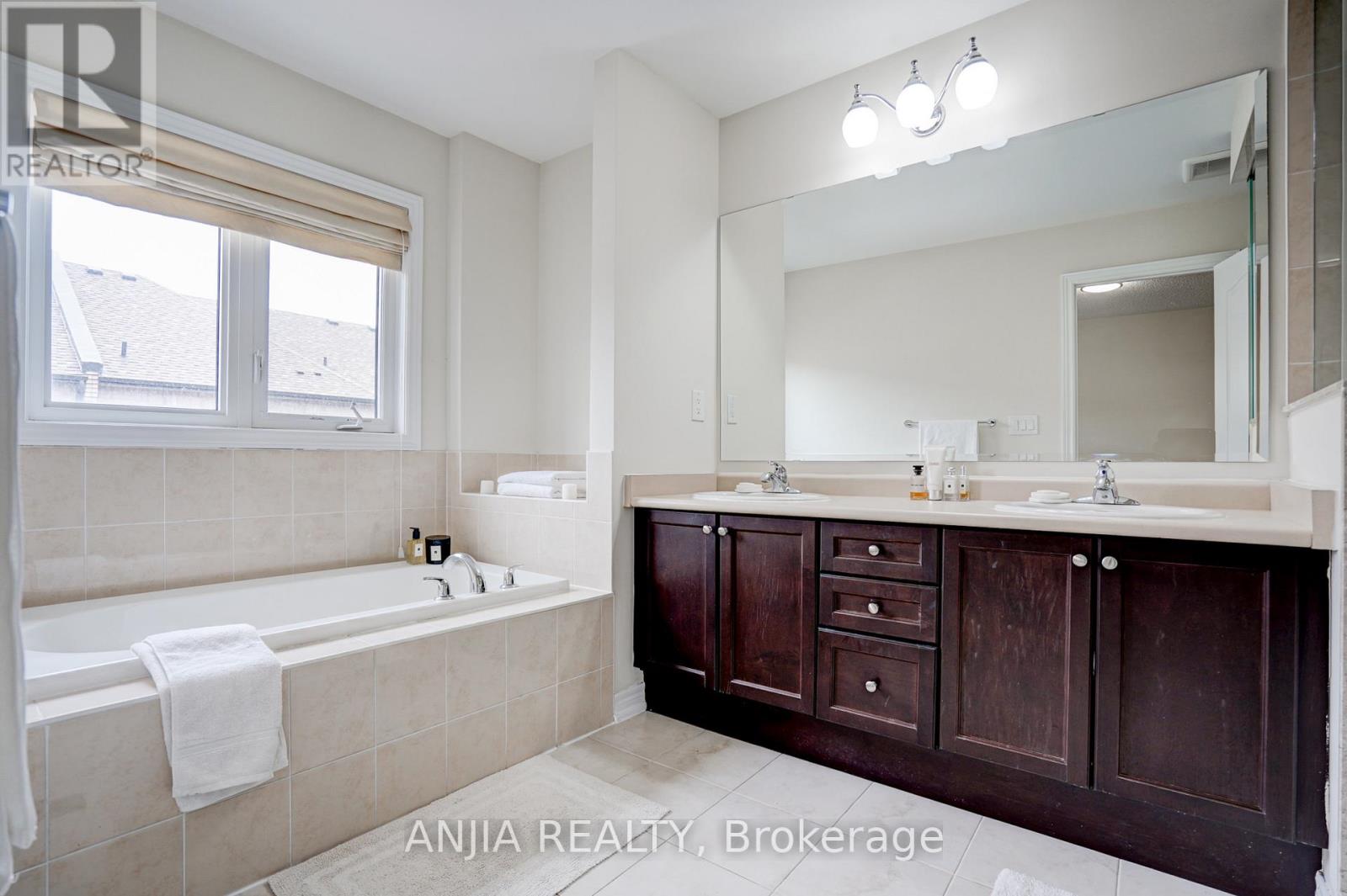 25 Collier Crescent, Markham, Ontario  L6E 0T2 - Photo 25 - N12971382
