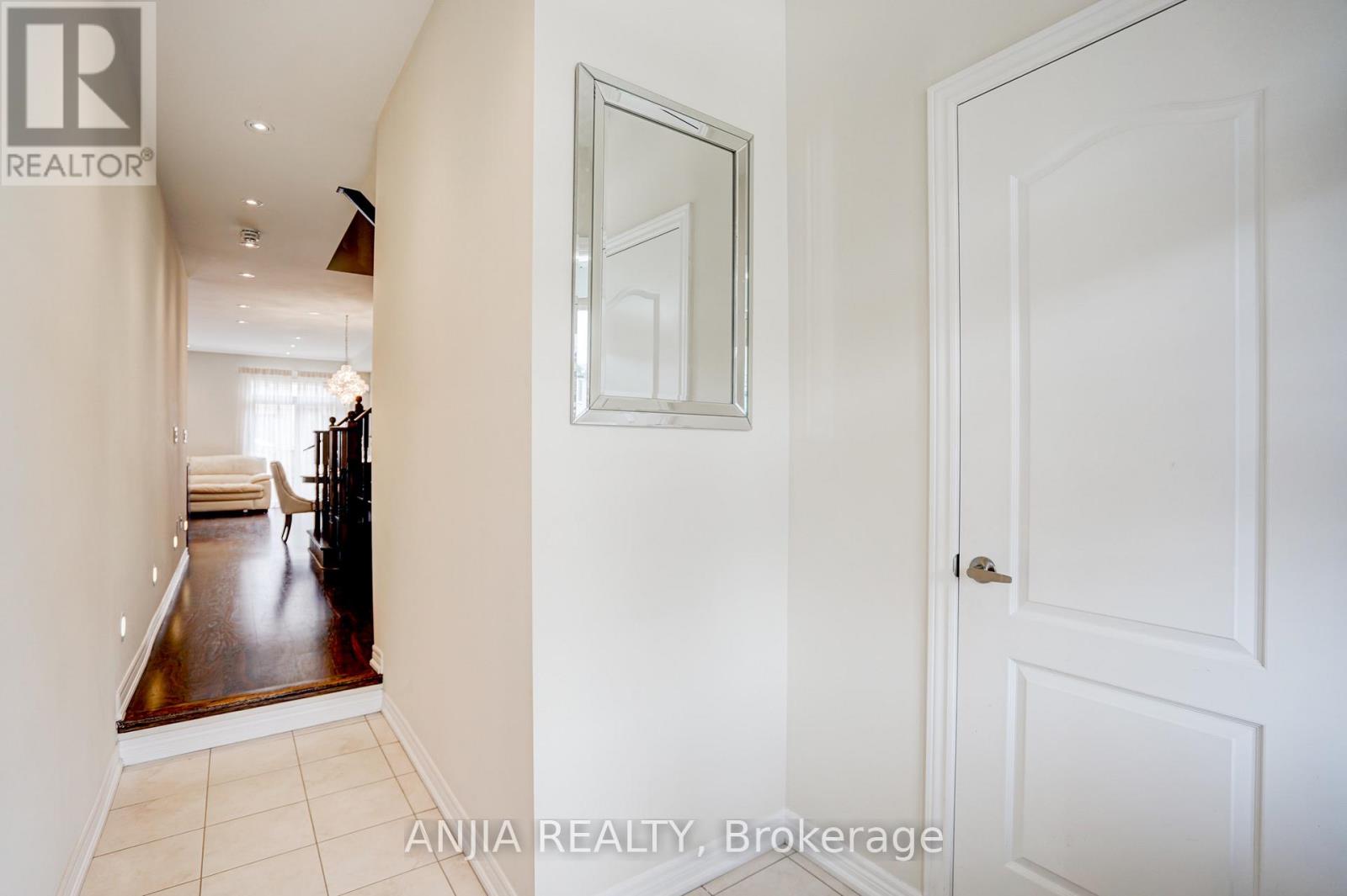 25 Collier Crescent, Markham, Ontario  L6E 0T2 - Photo 3 - N12971382