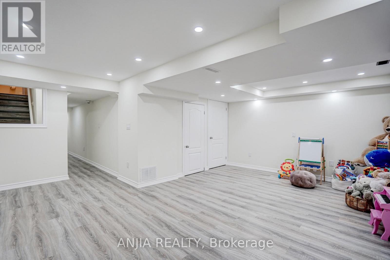 25 Collier Crescent, Markham, Ontario  L6E 0T2 - Photo 34 - N12971382