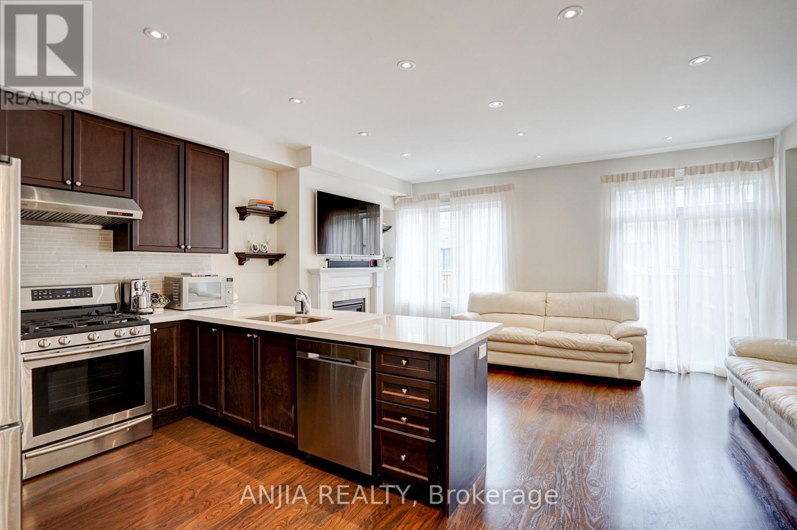 25 Collier Crescent, Markham, Ontario  L6E 0T2 - Photo 5 - N12971382