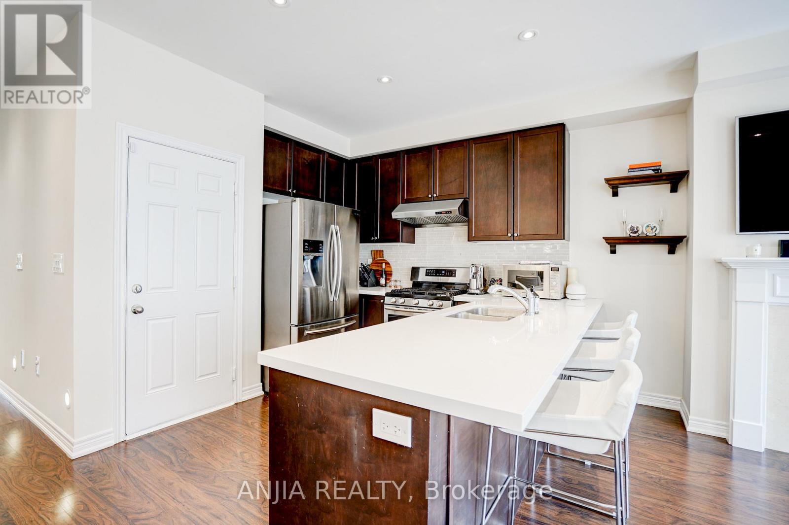 25 Collier Crescent, Markham, Ontario  L6E 0T2 - Photo 7 - N12971382