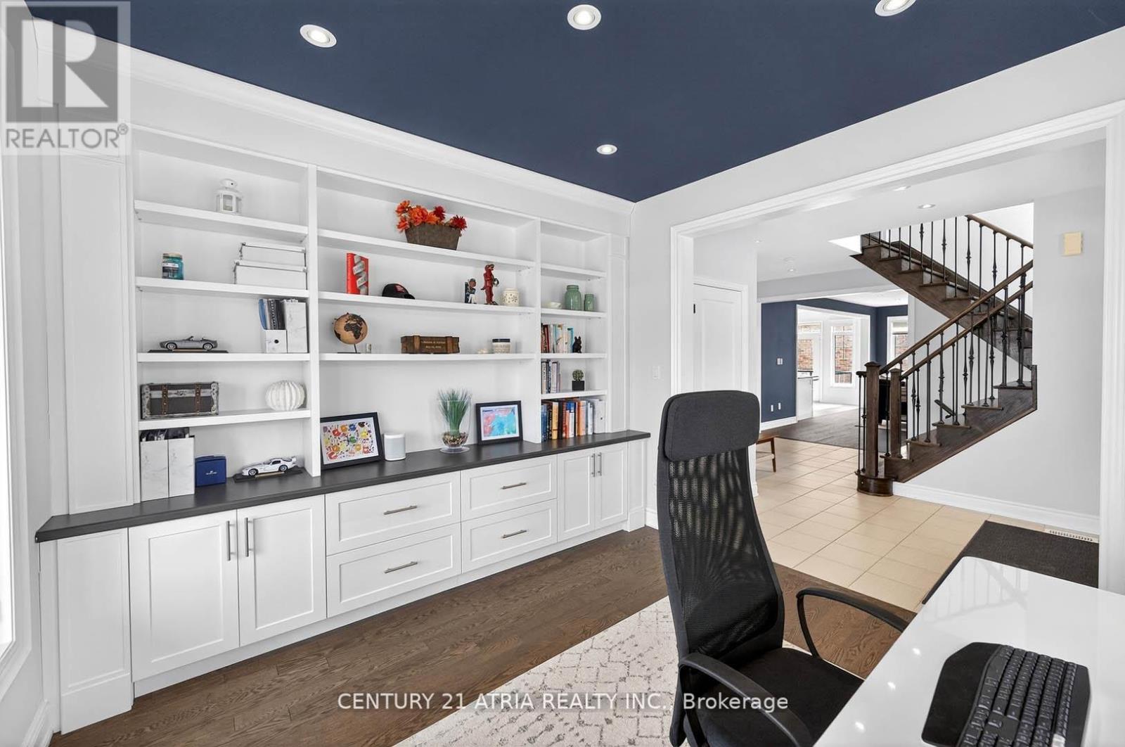 29 Rothwell Street, Aurora, Ontario  L4G 0V6 - Photo 5 - N12971394