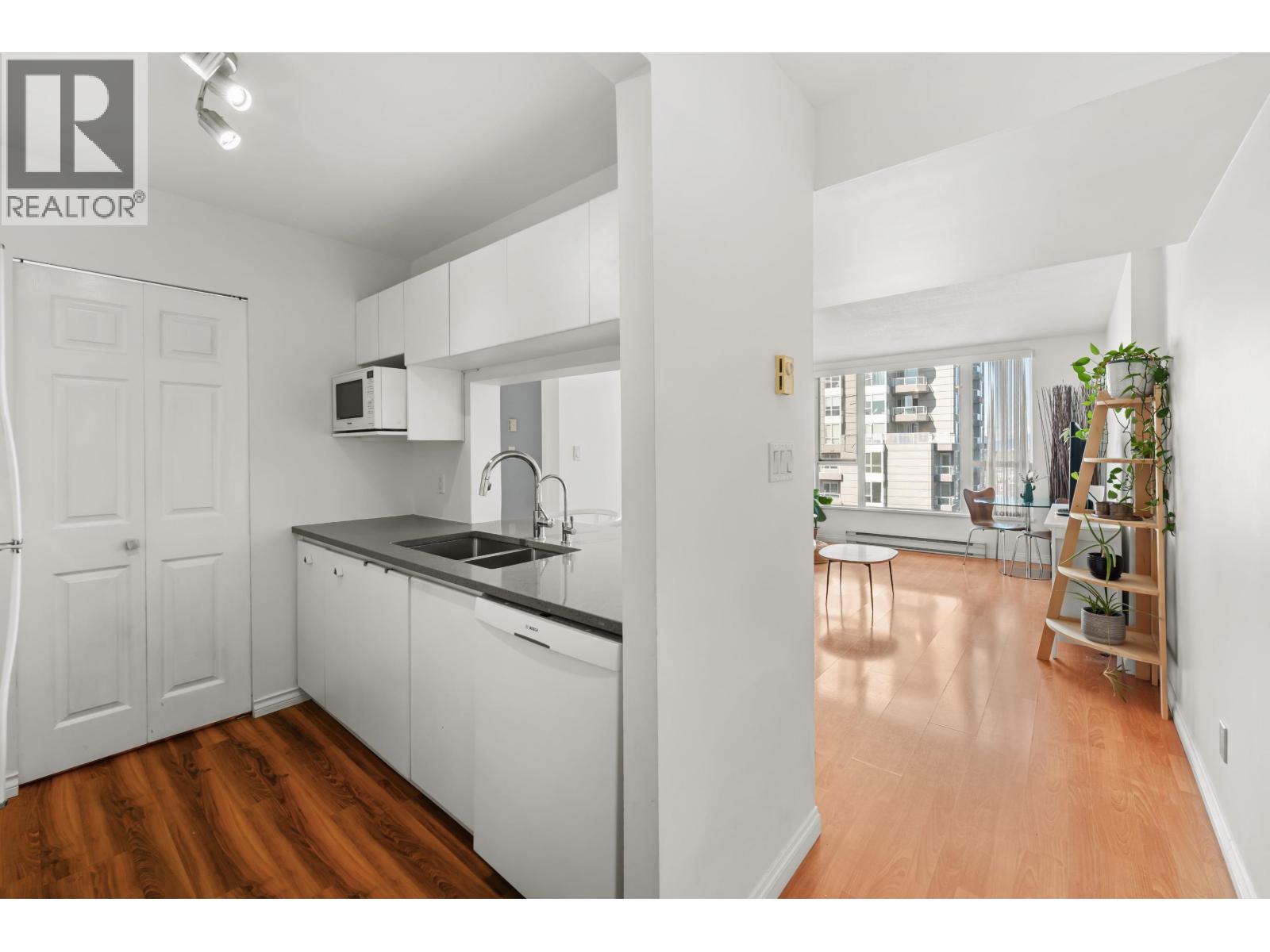 1205 5189 Gaston Street, Vancouver, British Columbia  V5R 6C7 - Photo 3 - R3107552