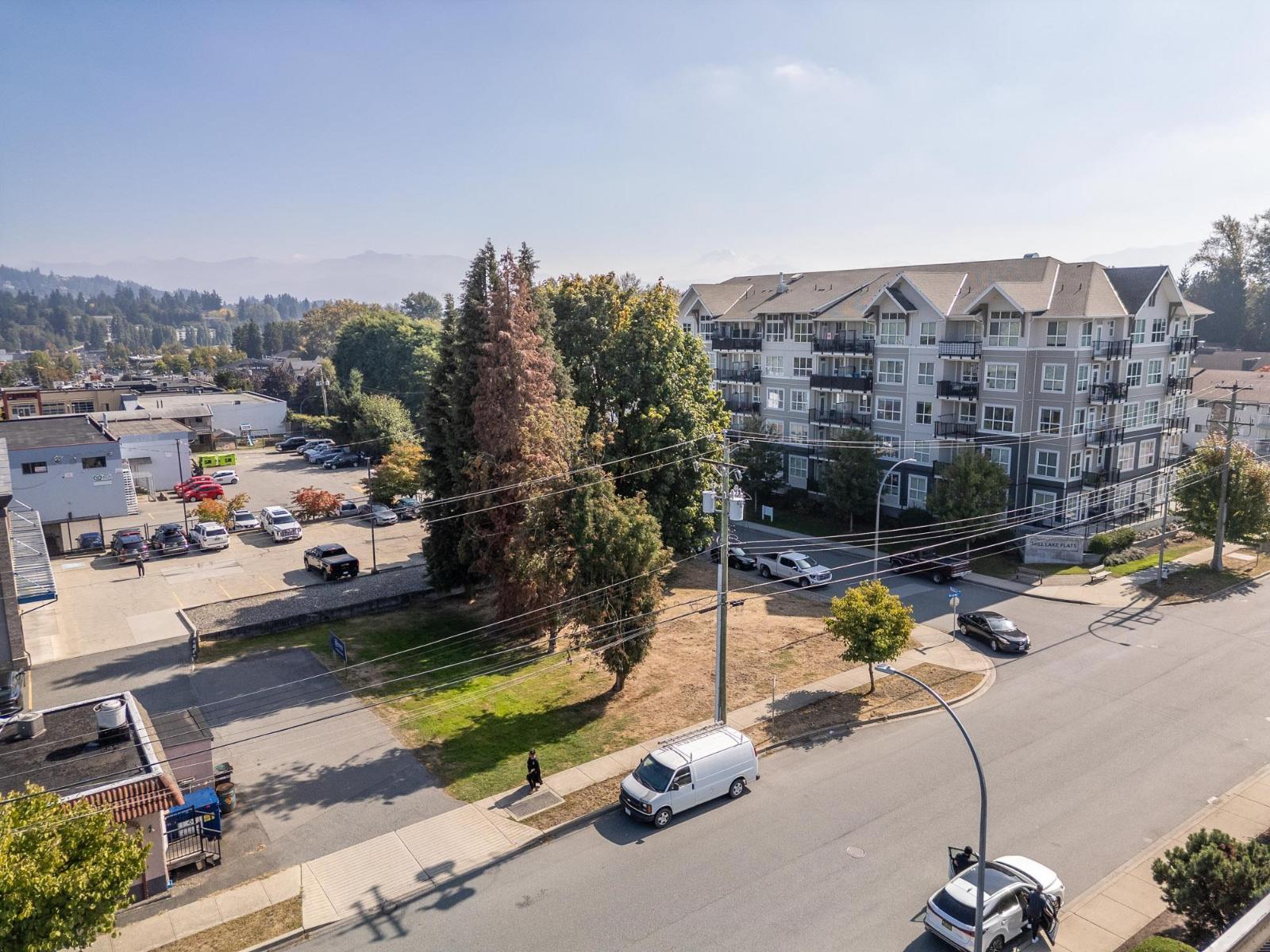 2604 E Bourquin Crescent, Abbotsford, British Columbia  V2S 1Y7 - Photo 5 - R3107166