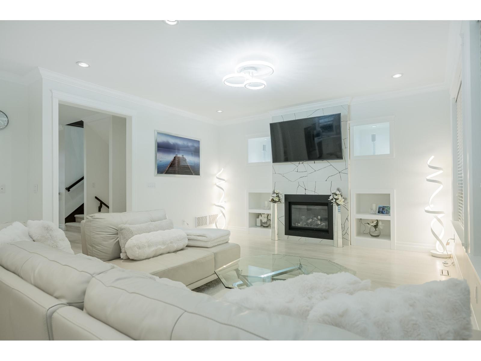 17447 0a Avenue, Surrey, British Columbia  V3S 9P3 - Photo 4 - R3108140