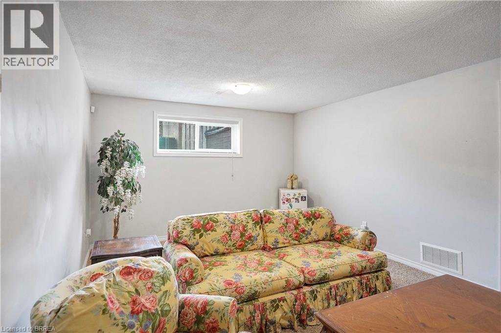 170 Paris Road, Brantford, Ontario  N3R 6M4 - Photo 23 - 40816347