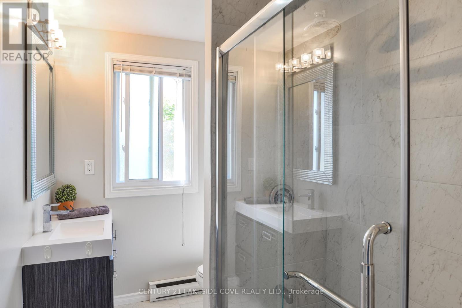 Unit #6 - 4 Paradise Boulevard, Ramara, Ontario  L0K 1B0 - Photo 17 - S12856224