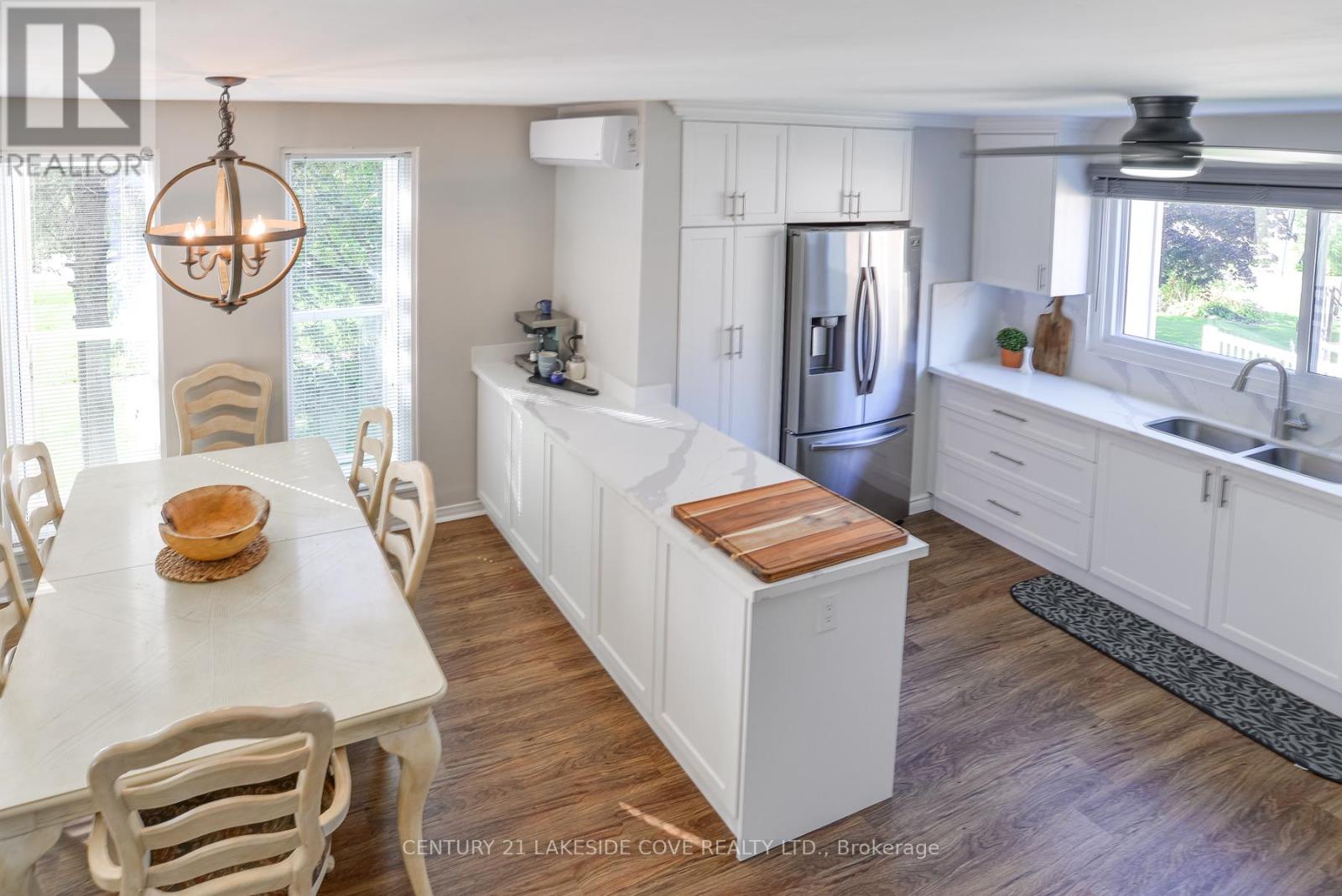 Unit #6 - 4 Paradise Boulevard, Ramara, Ontario  L0K 1B0 - Photo 11 - S12856224