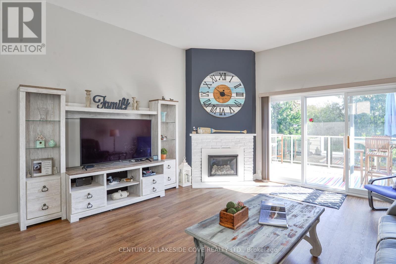 Unit #6 - 4 Paradise Boulevard, Ramara, Ontario  L0K 1B0 - Photo 7 - S12856224