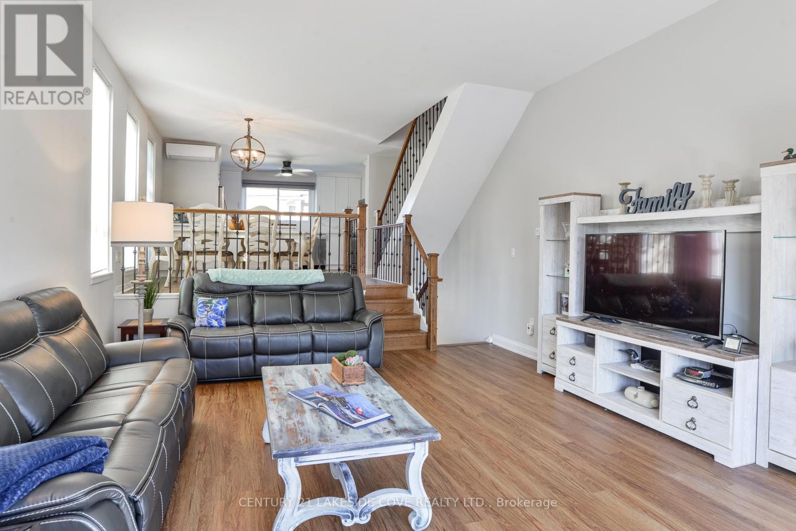 Unit #6 - 4 Paradise Boulevard, Ramara, Ontario  L0K 1B0 - Photo 8 - S12856224