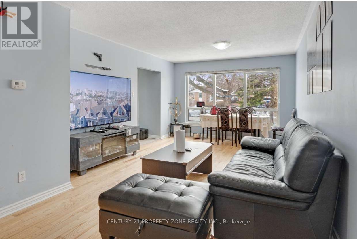 46 Flamingo Crescent, Brampton, Ontario  L6T 2G5 - Photo 4 - W12962124