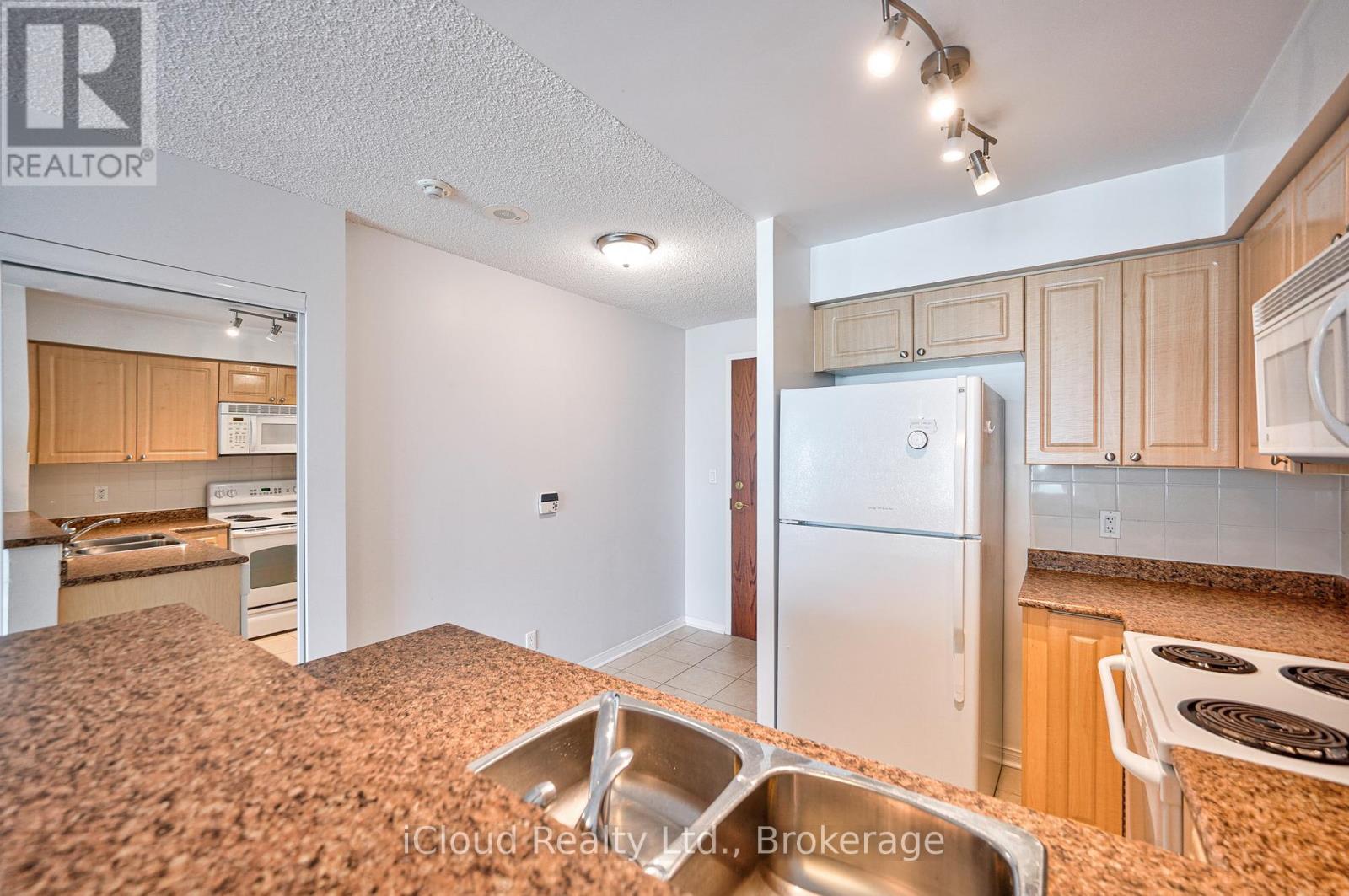 1509 - 7 Michael Power Place, Toronto, Ontario  M9A 0A4 - Photo 5 - W12971266