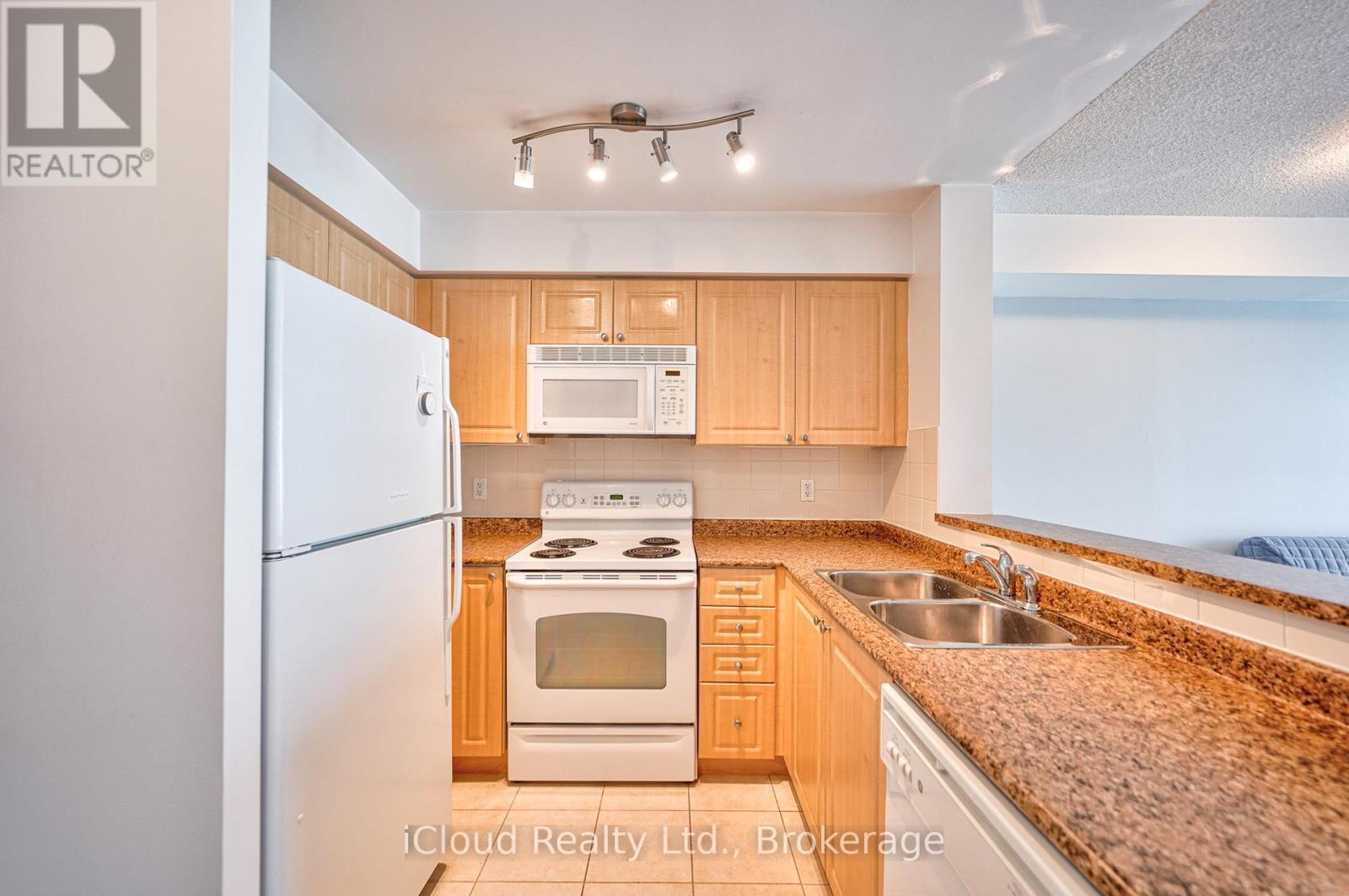 1509 - 7 Michael Power Place, Toronto, Ontario  M9A 0A4 - Photo 6 - W12971266