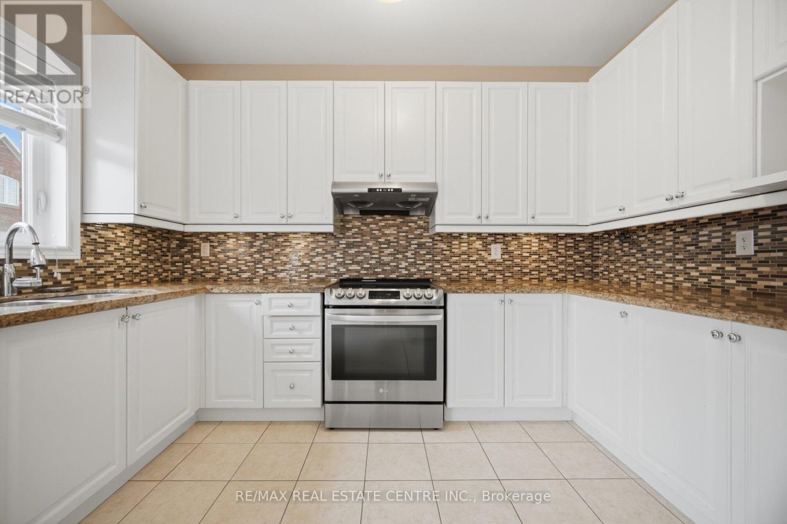 5384 Valhalla (Main And Second Floor) Crescent, Mississauga, Ontario  L5M 0K4 - Photo 11 - W12971294