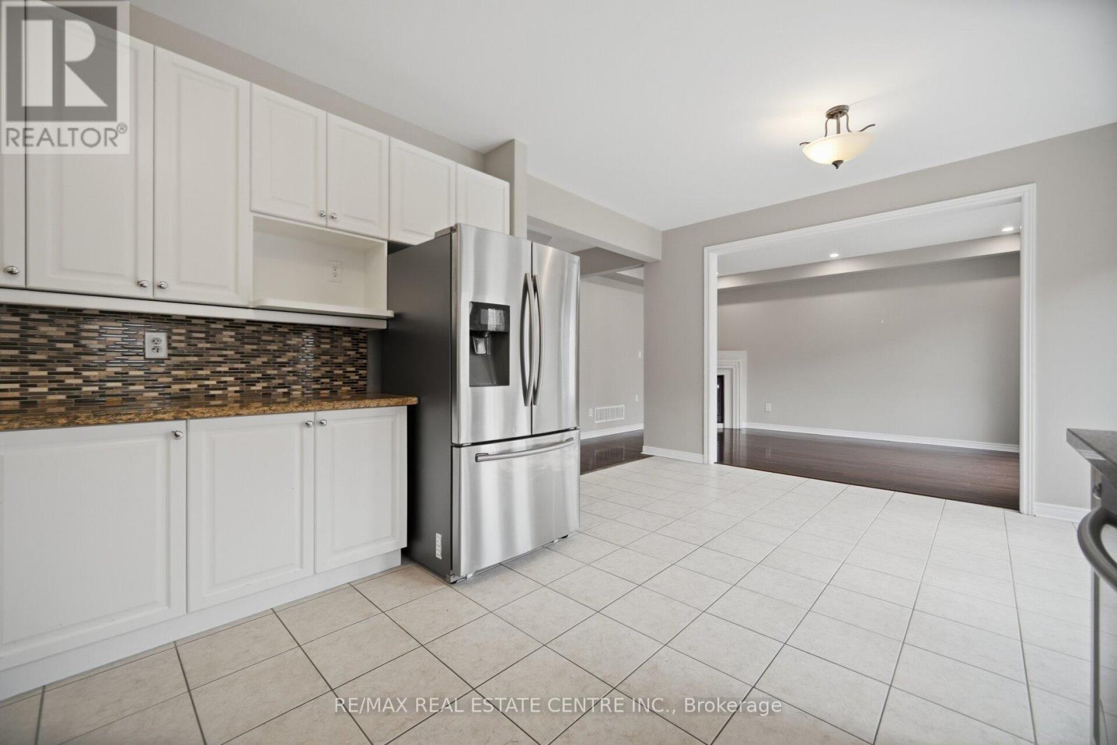 5384 Valhalla (Main And Second Floor) Crescent, Mississauga, Ontario  L5M 0K4 - Photo 12 - W12971294