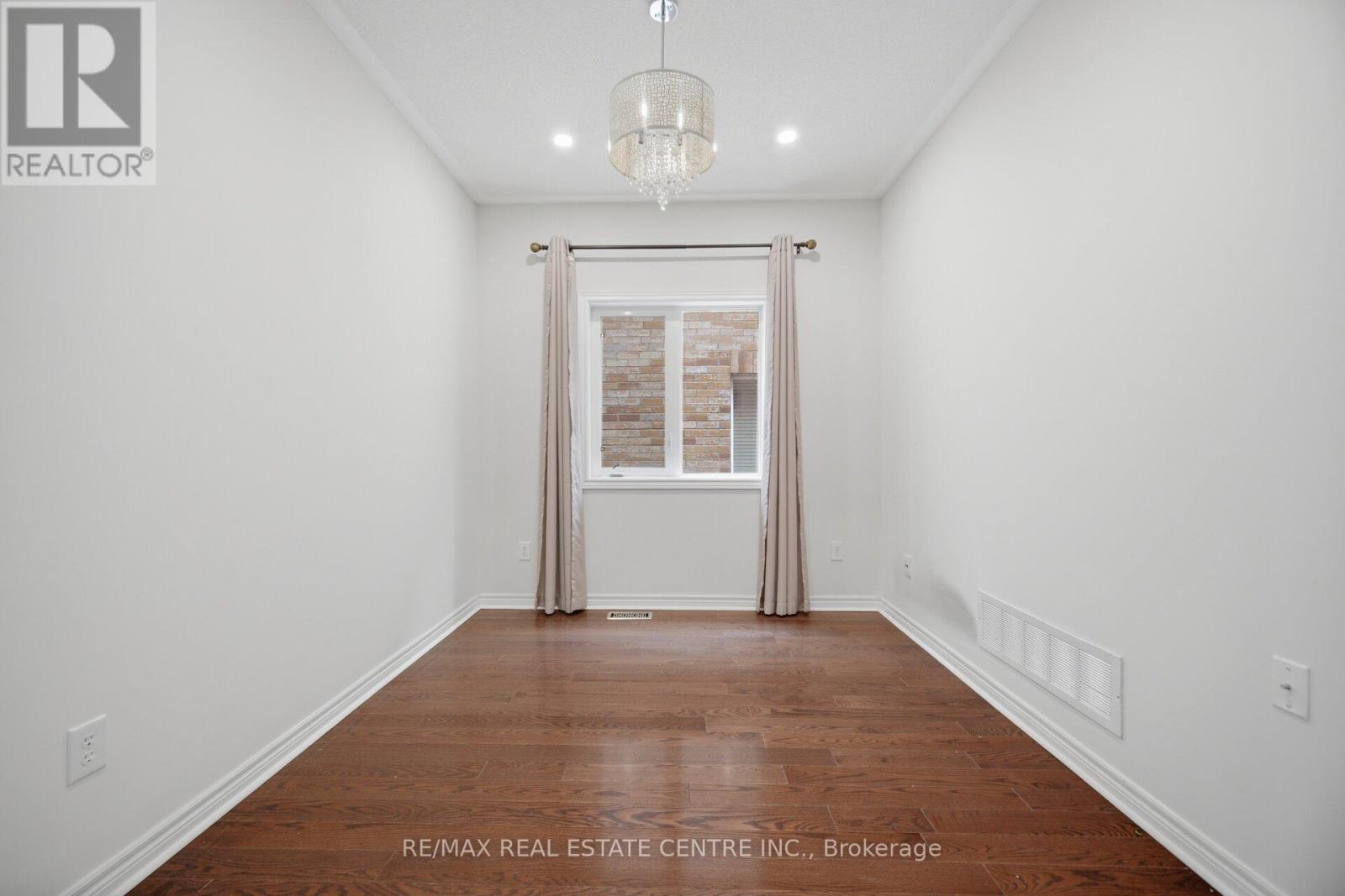 5384 Valhalla (Main And Second Floor) Crescent, Mississauga, Ontario  L5M 0K4 - Photo 15 - W12971294