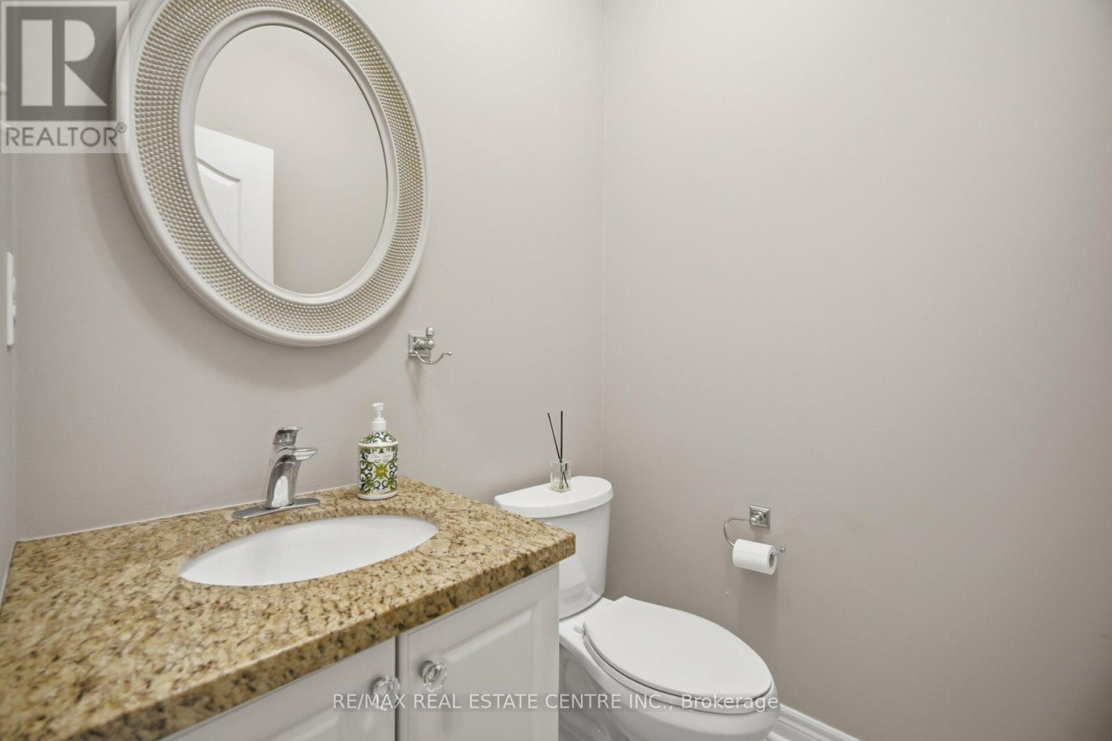 5384 Valhalla (Main And Second Floor) Crescent, Mississauga, Ontario  L5M 0K4 - Photo 17 - W12971294