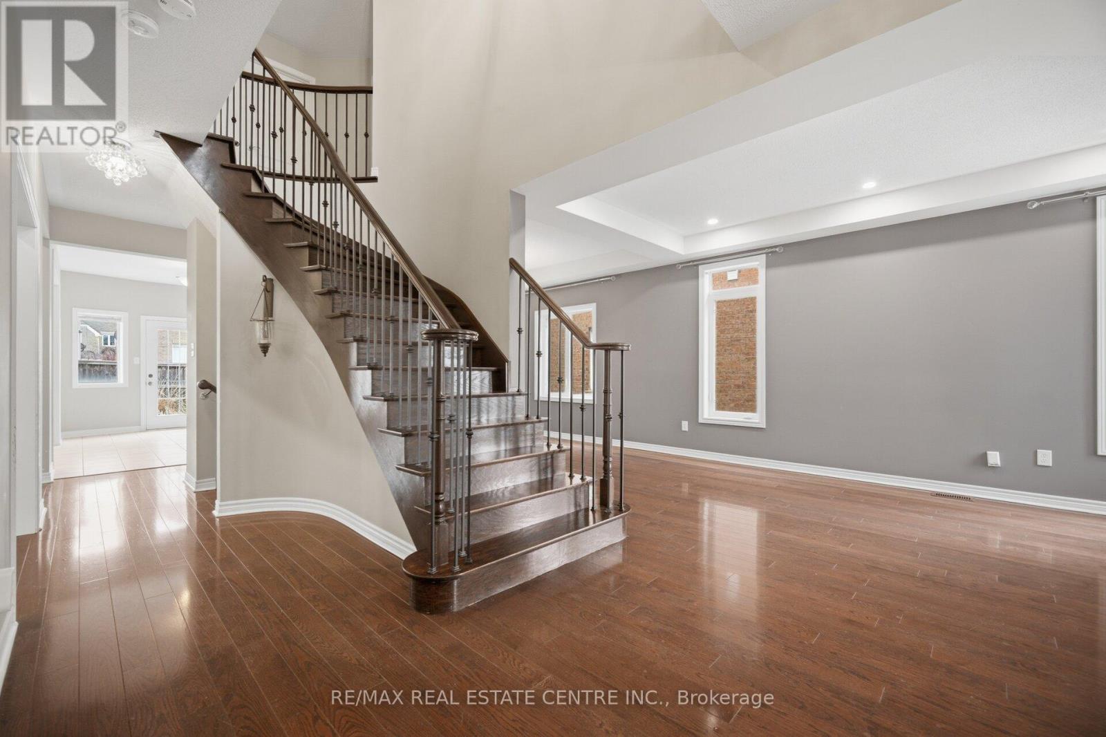 5384 Valhalla (Main And Second Floor) Crescent, Mississauga, Ontario  L5M 0K4 - Photo 18 - W12971294