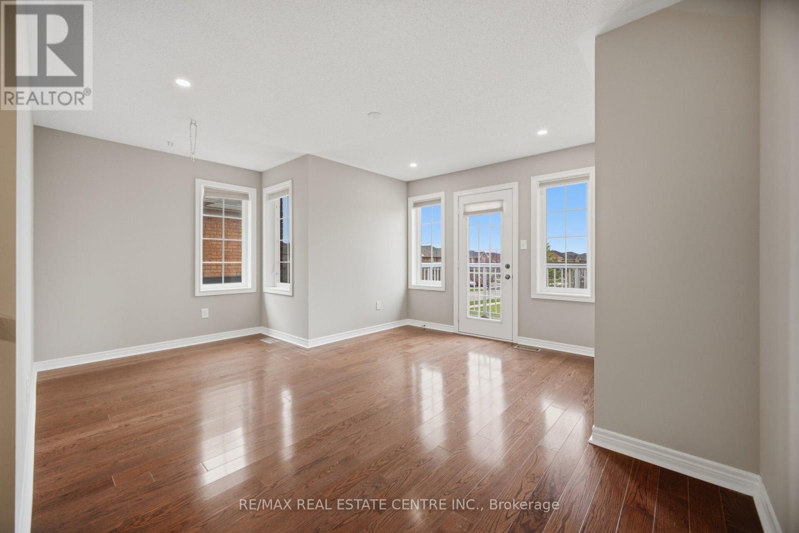 5384 Valhalla (Main And Second Floor) Crescent, Mississauga, Ontario  L5M 0K4 - Photo 19 - W12971294