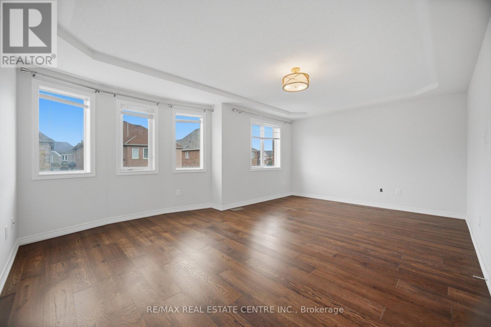 5384 Valhalla (Main And Second Floor) Crescent, Mississauga, Ontario  L5M 0K4 - Photo 20 - W12971294