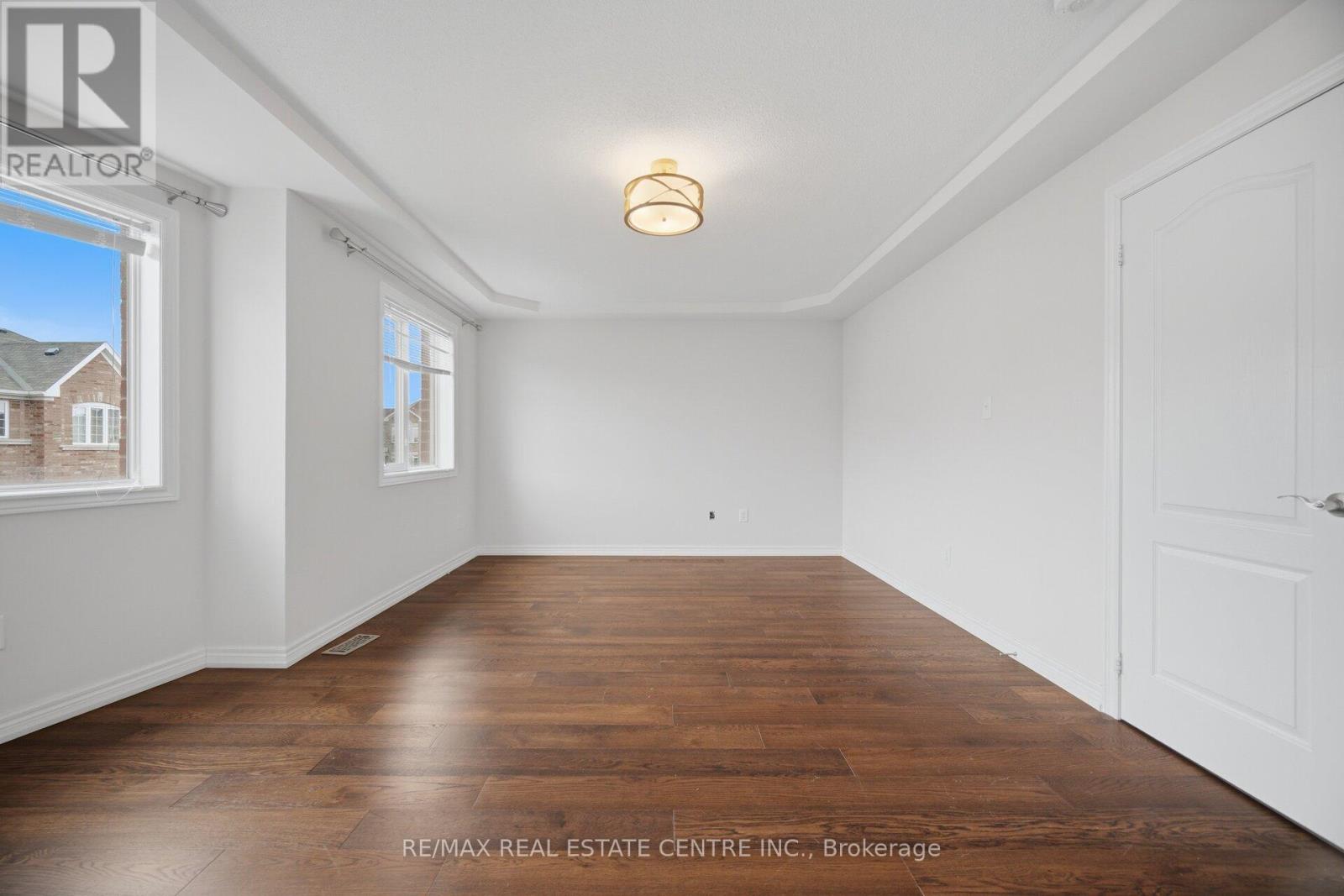 5384 Valhalla (Main And Second Floor) Crescent, Mississauga, Ontario  L5M 0K4 - Photo 21 - W12971294