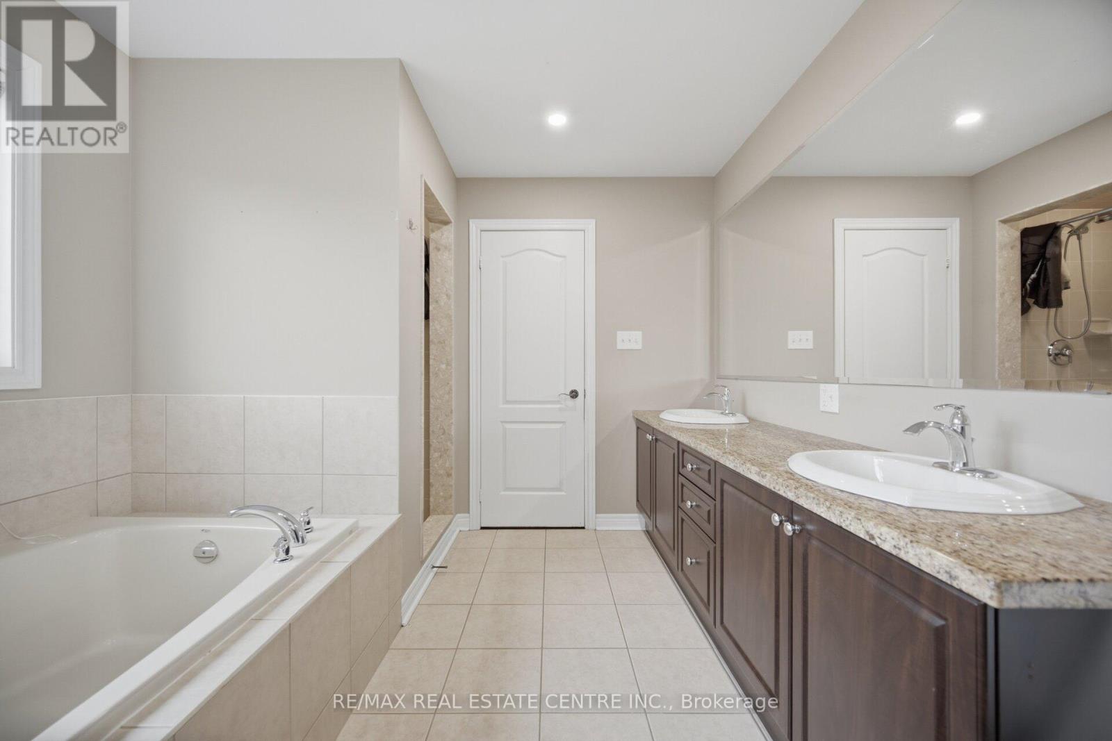 5384 Valhalla (Main And Second Floor) Crescent, Mississauga, Ontario  L5M 0K4 - Photo 23 - W12971294