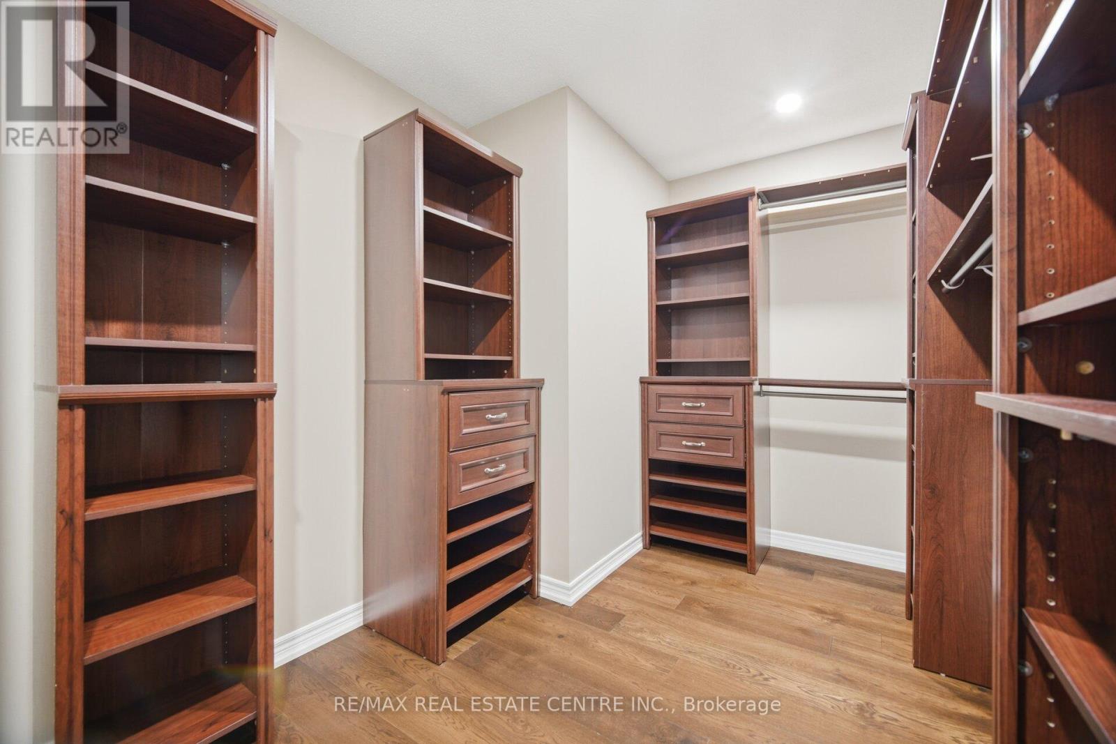 5384 Valhalla (Main And Second Floor) Crescent, Mississauga, Ontario  L5M 0K4 - Photo 24 - W12971294