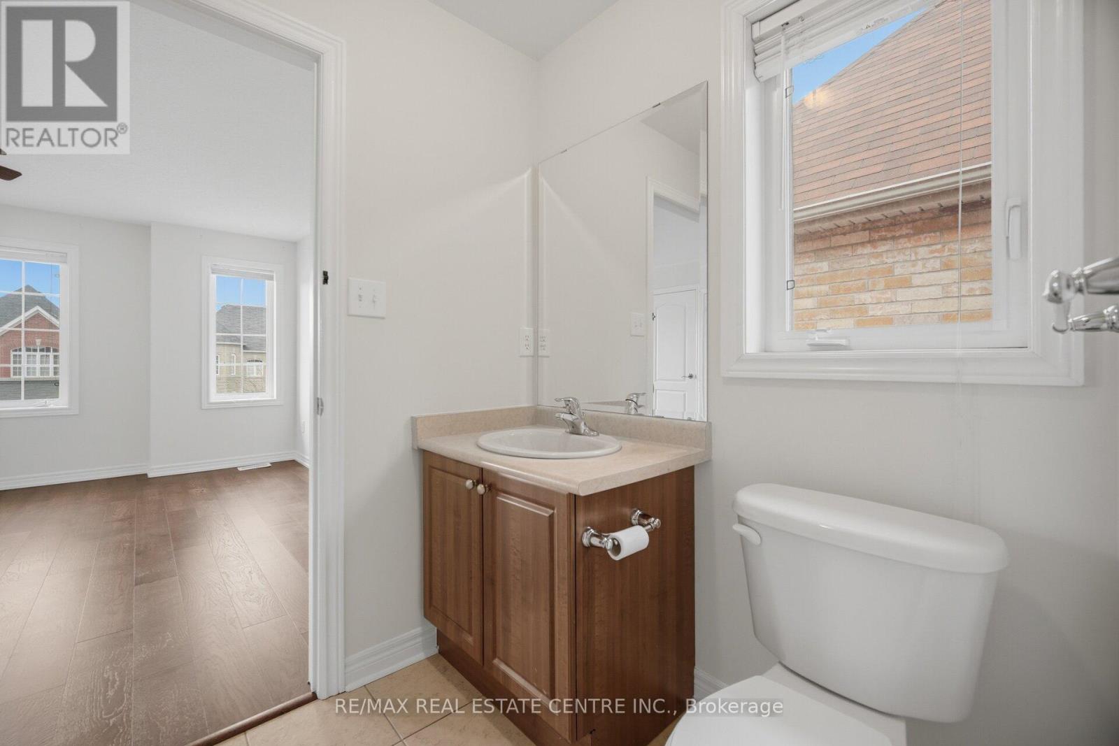 5384 Valhalla (Main And Second Floor) Crescent, Mississauga, Ontario  L5M 0K4 - Photo 27 - W12971294