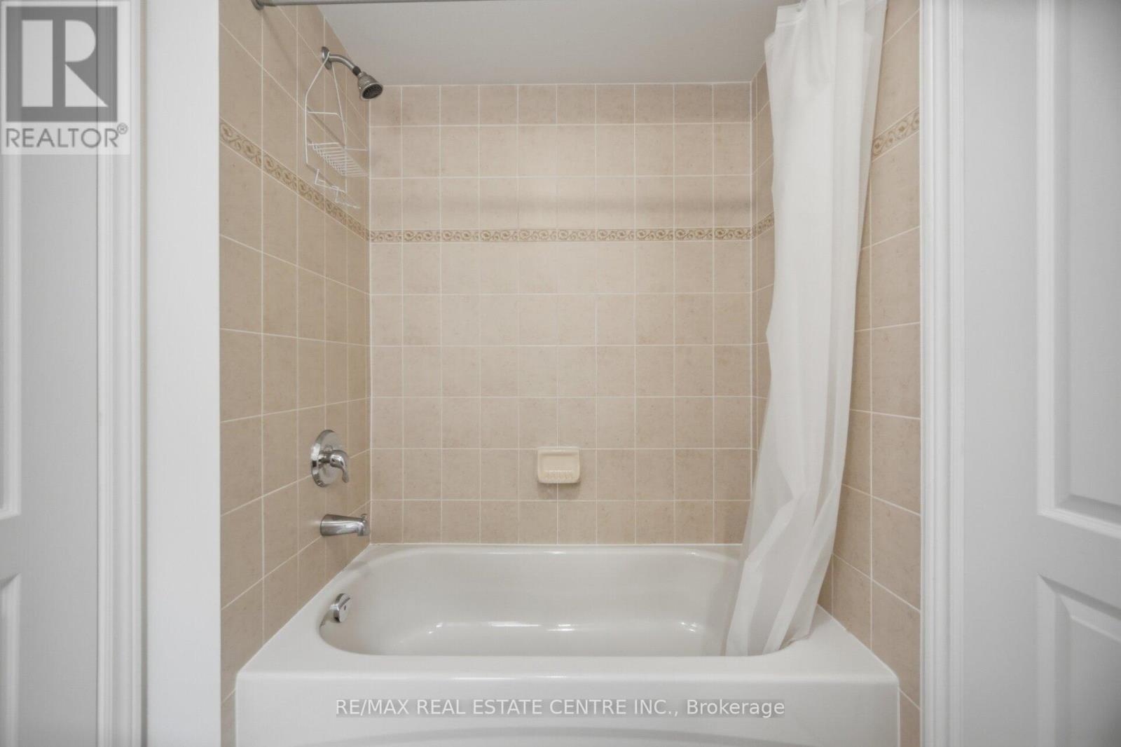 5384 Valhalla (Main And Second Floor) Crescent, Mississauga, Ontario  L5M 0K4 - Photo 28 - W12971294