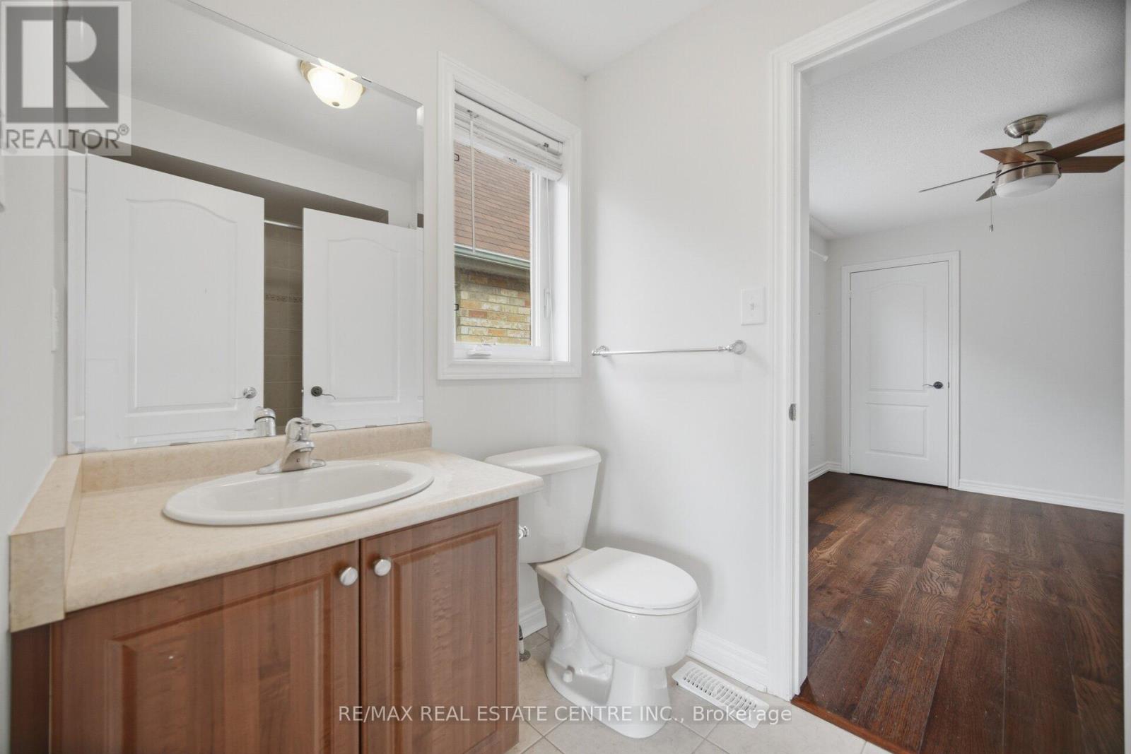 5384 Valhalla (Main And Second Floor) Crescent, Mississauga, Ontario  L5M 0K4 - Photo 29 - W12971294