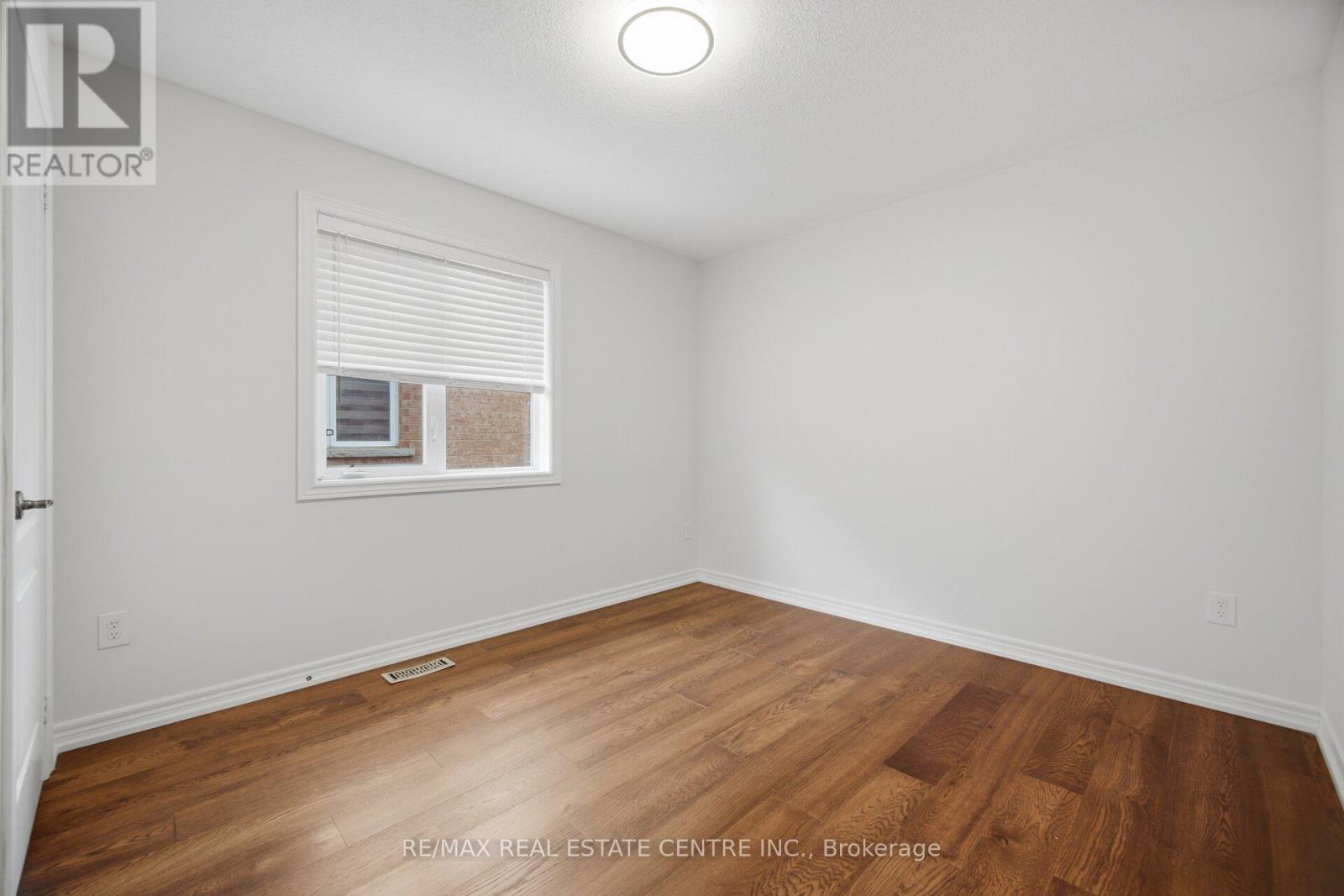 5384 Valhalla (Main And Second Floor) Crescent, Mississauga, Ontario  L5M 0K4 - Photo 32 - W12971294