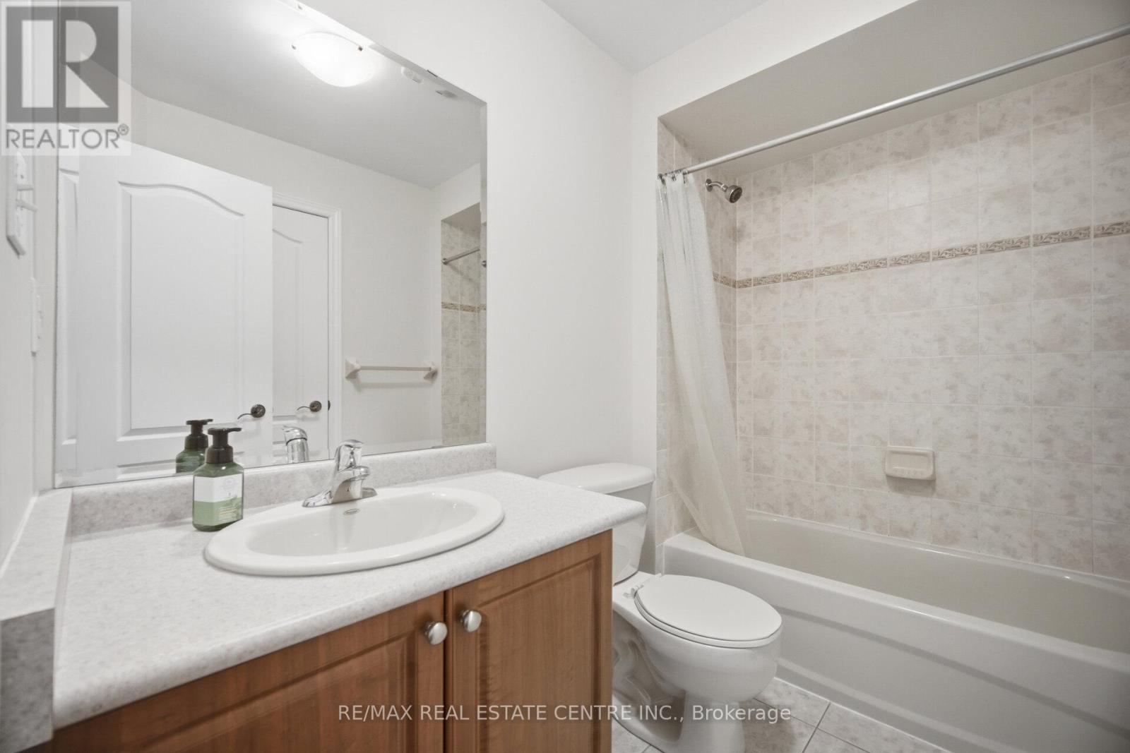 5384 Valhalla (Main And Second Floor) Crescent, Mississauga, Ontario  L5M 0K4 - Photo 34 - W12971294