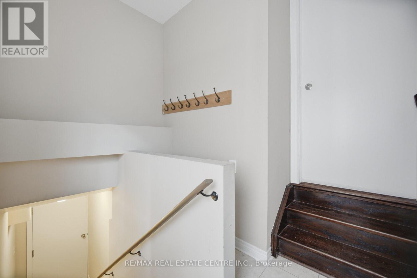 5384 Valhalla (Main And Second Floor) Crescent, Mississauga, Ontario  L5M 0K4 - Photo 39 - W12971294