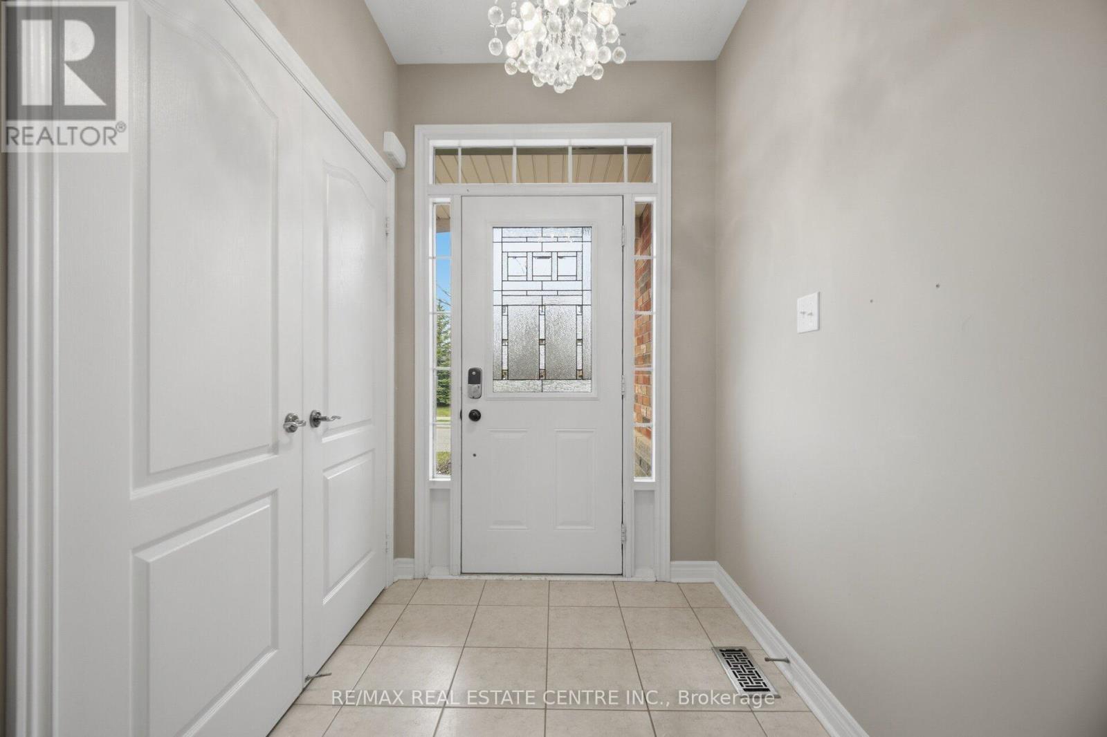 5384 Valhalla (Main And Second Floor) Crescent, Mississauga, Ontario  L5M 0K4 - Photo 4 - W12971294