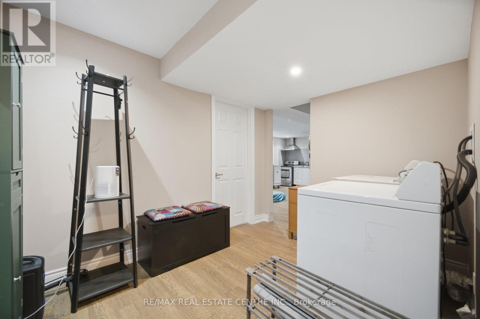 5384 Valhalla (Main And Second Floor) Crescent, Mississauga, Ontario  L5M 0K4 - Photo 40 - W12971294