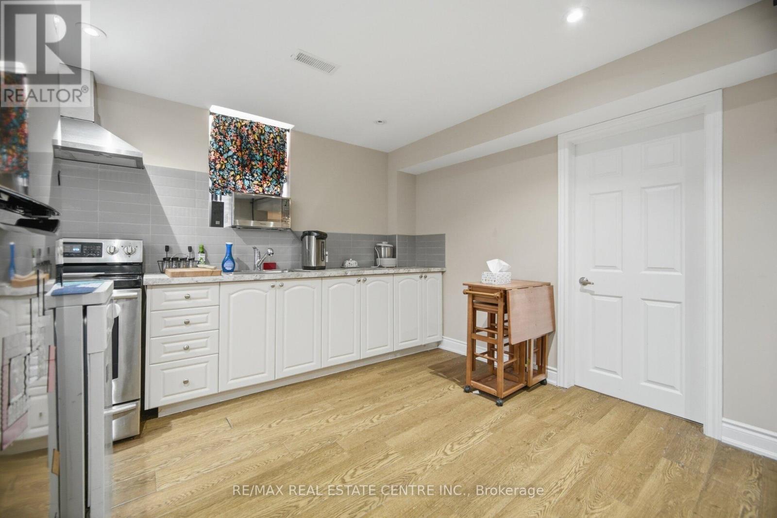 5384 Valhalla (Main And Second Floor) Crescent, Mississauga, Ontario  L5M 0K4 - Photo 42 - W12971294