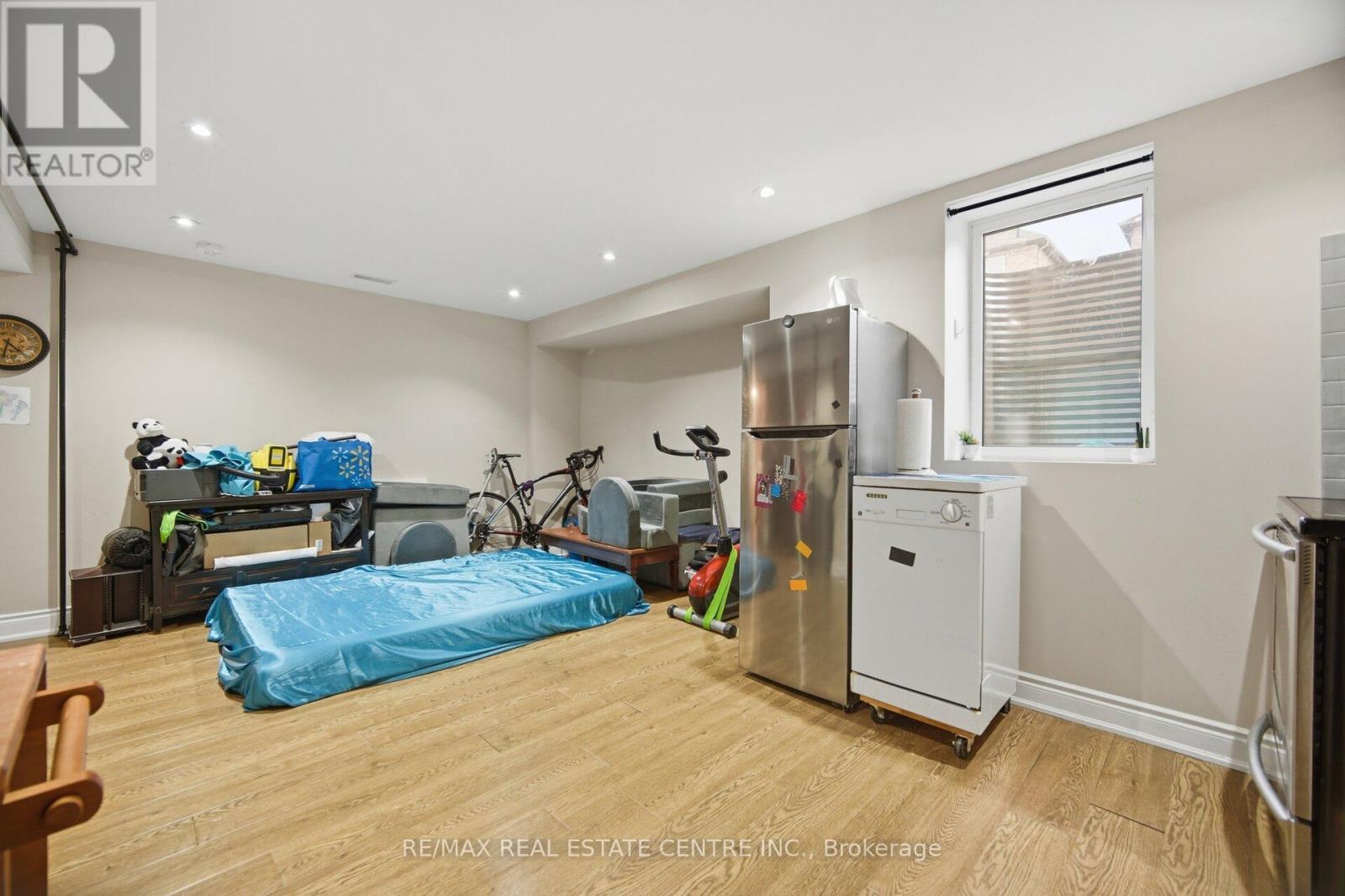 5384 Valhalla (Main And Second Floor) Crescent, Mississauga, Ontario  L5M 0K4 - Photo 43 - W12971294